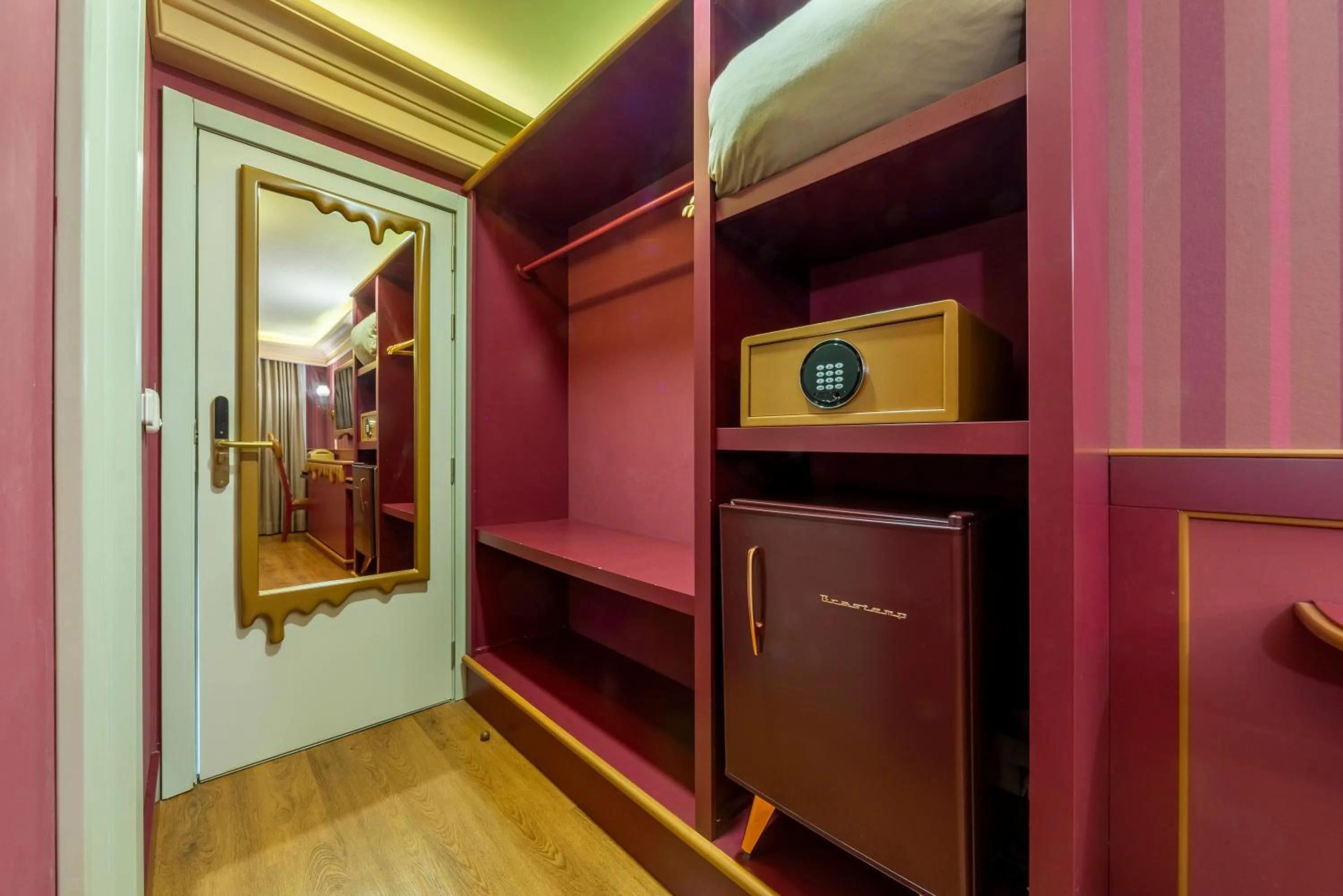 wardrobe in Chocoland Hotel Gramado