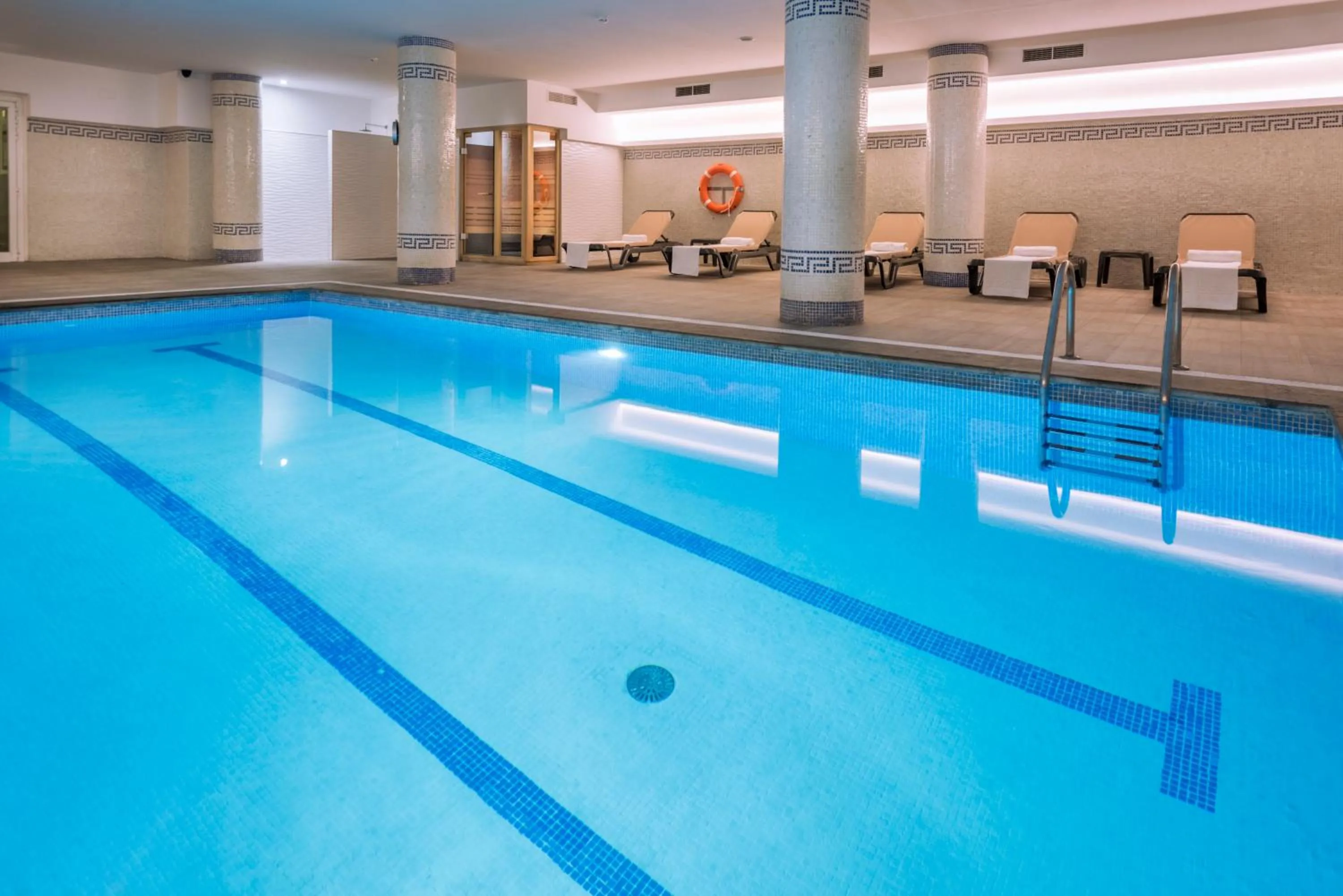 Swimming pool in Golden Acqua Salou