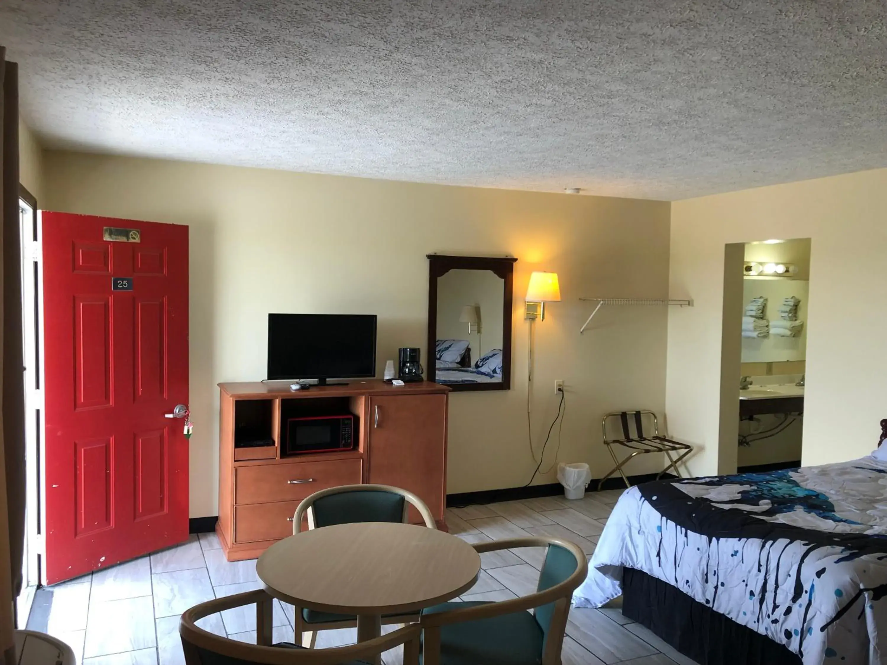 Economy Triple Room in Motel Boutique by Wolf Inn Economy Triple Room in Motel Boutique by Wolf Inn