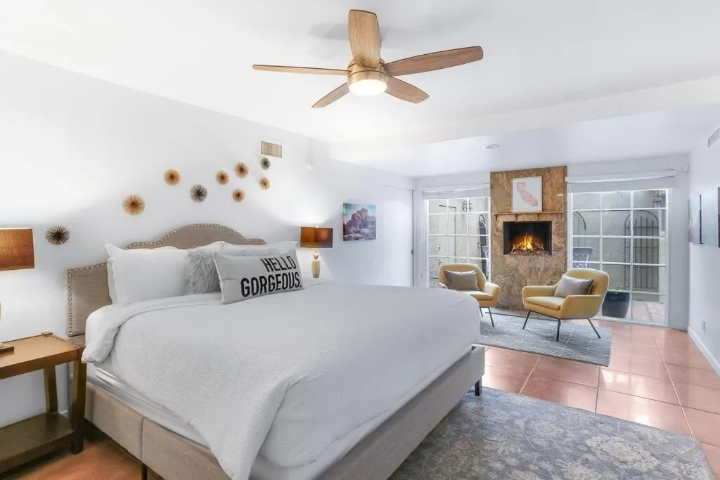 Bed in Near Downtown Palm Springs, 7 BD 7 BTH, 80FT Pool, Pickleball