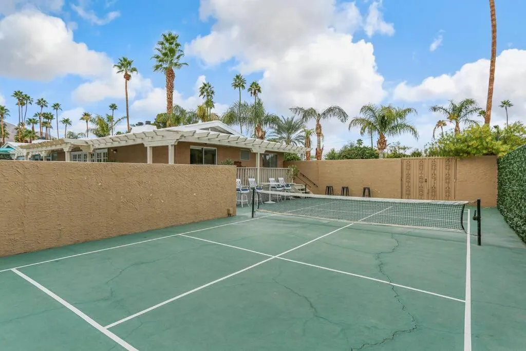 Near Downtown Palm Springs, 7 BD 7 BTH, 80FT Pool, Pickleball