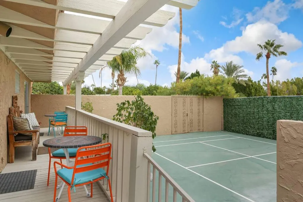 Near Downtown Palm Springs, 7 BD 7 BTH, 80FT Pool, Pickleball