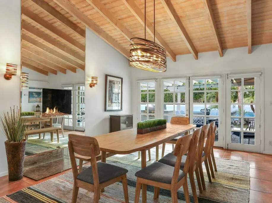 Dining area in Near Downtown Palm Springs, 7 BD 7 BTH, 80FT Pool, Pickleball