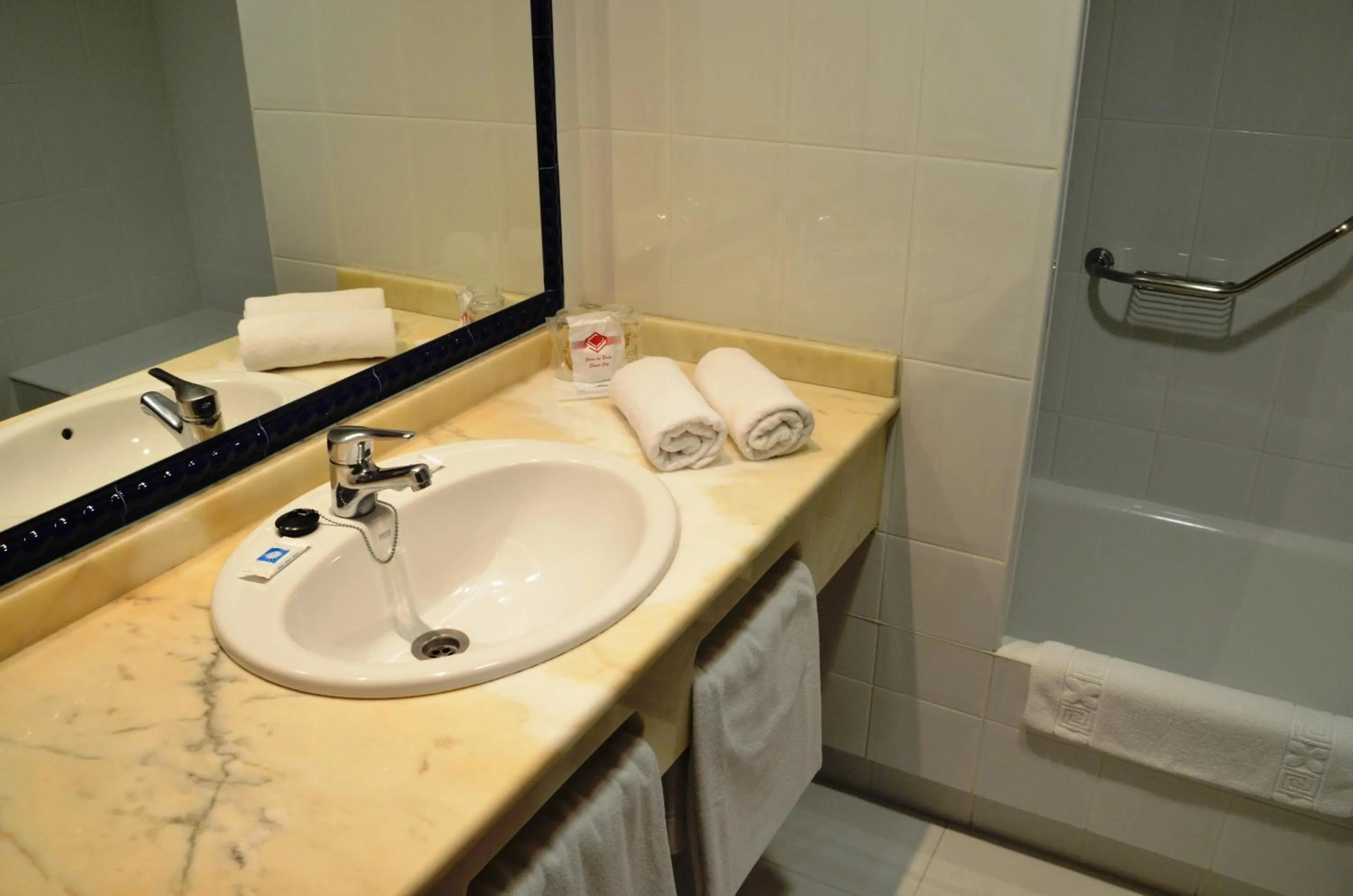 Bathroom in Hotel Museo Los Infantes