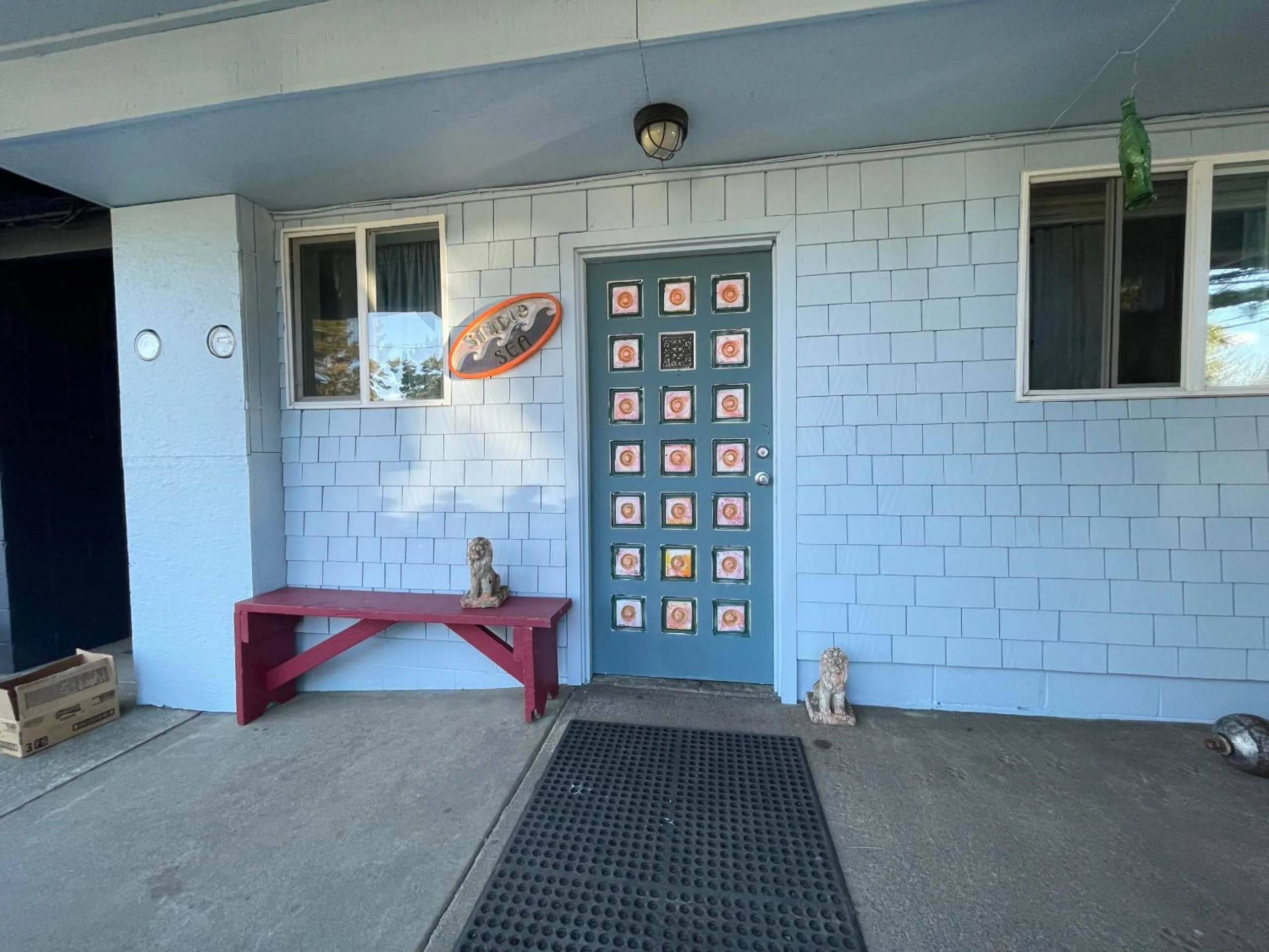 Facade/entrance in Bayshore RV Park & Guest Suites