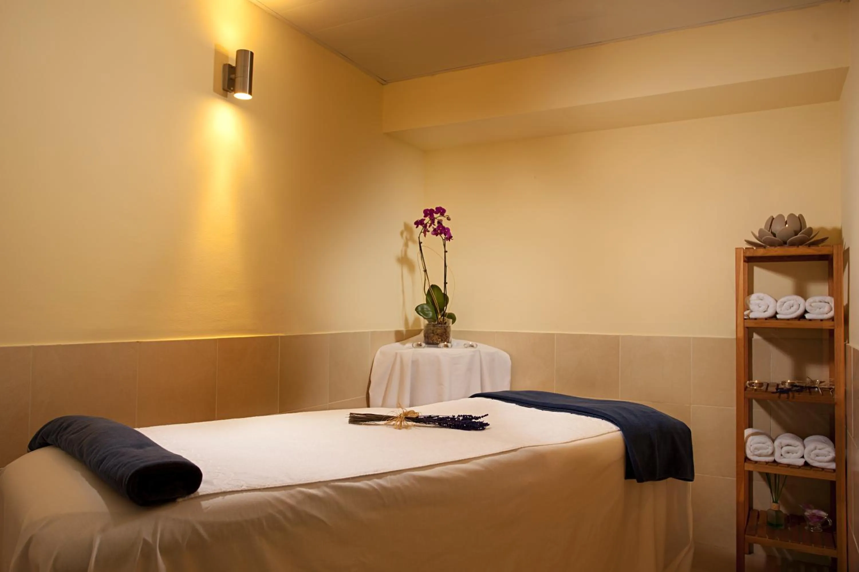 Massage, Bed in Ona Marinas de Nerja Spa Resort
