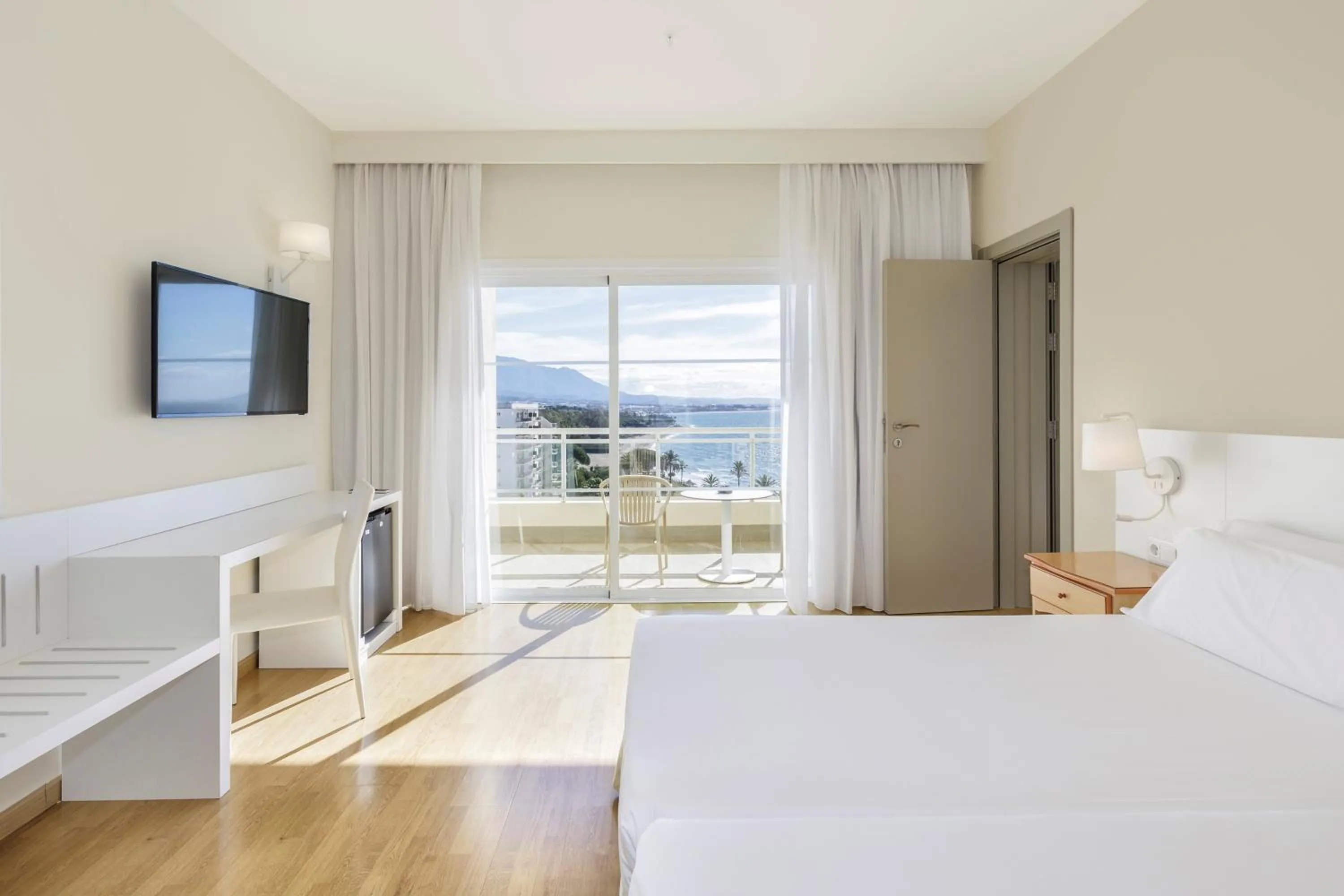 Bed in Sol Marbella Estepona Atalaya Park