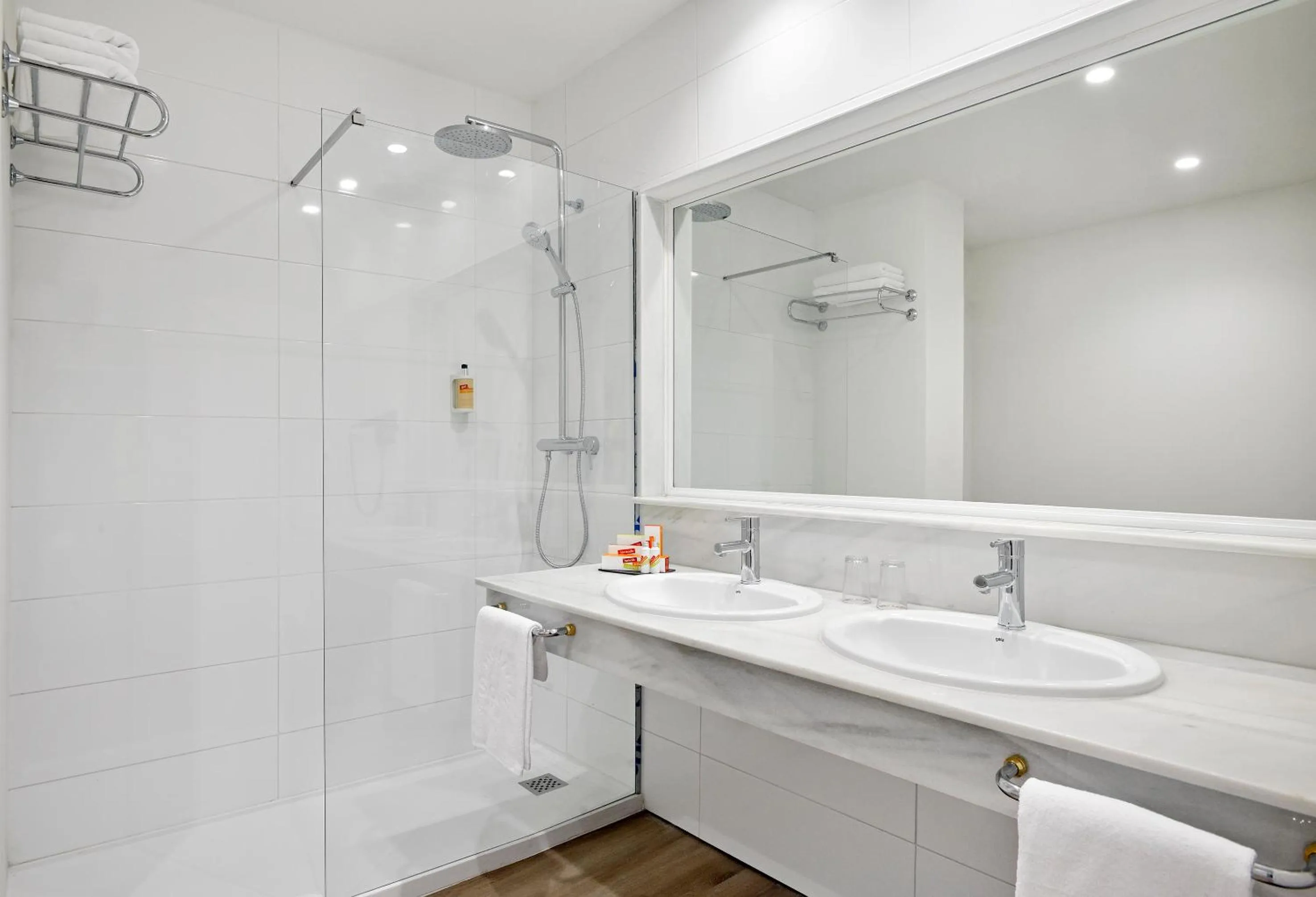 Shower in Sol Marbella Estepona Atalaya Park