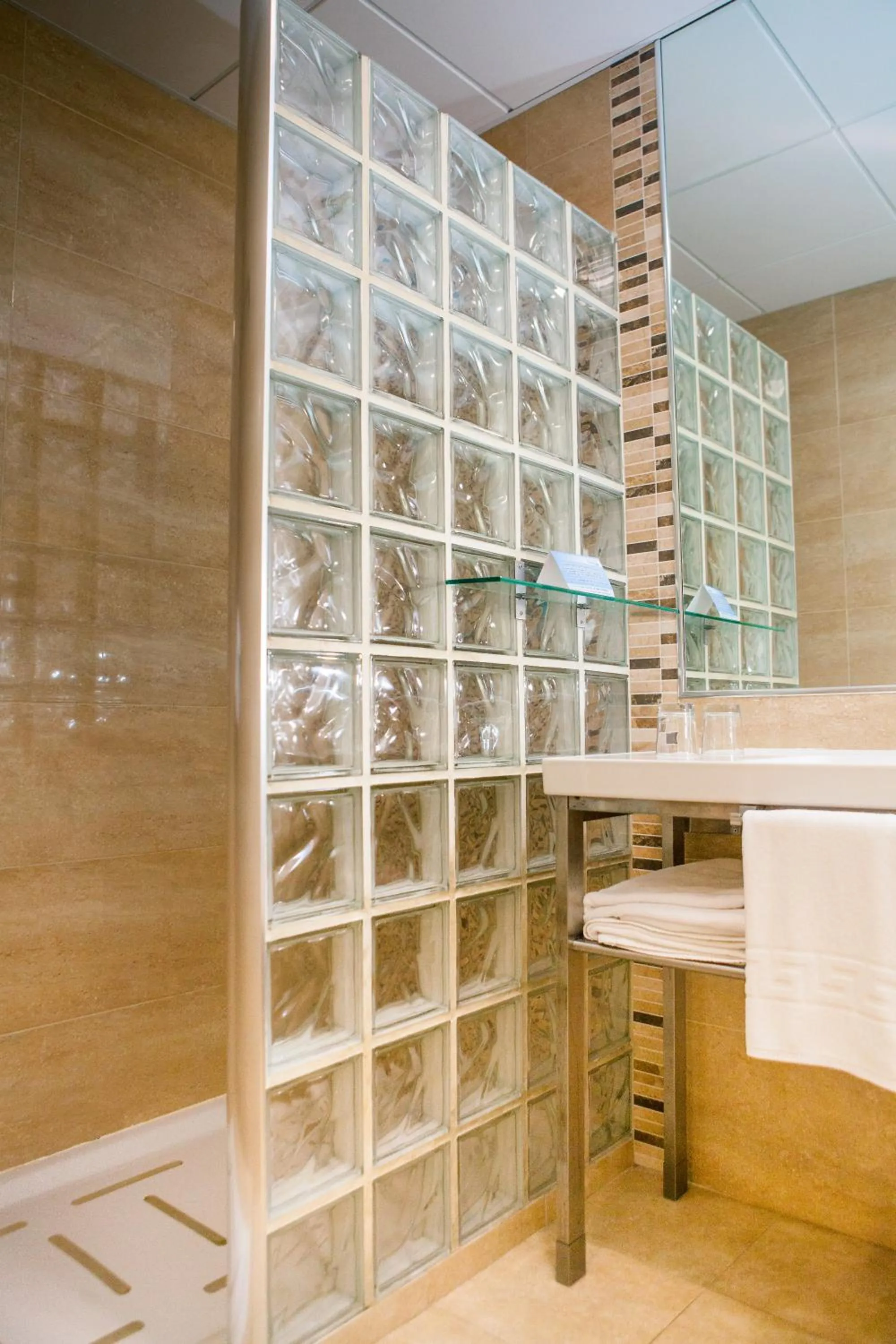 Bathroom in Los Arcos