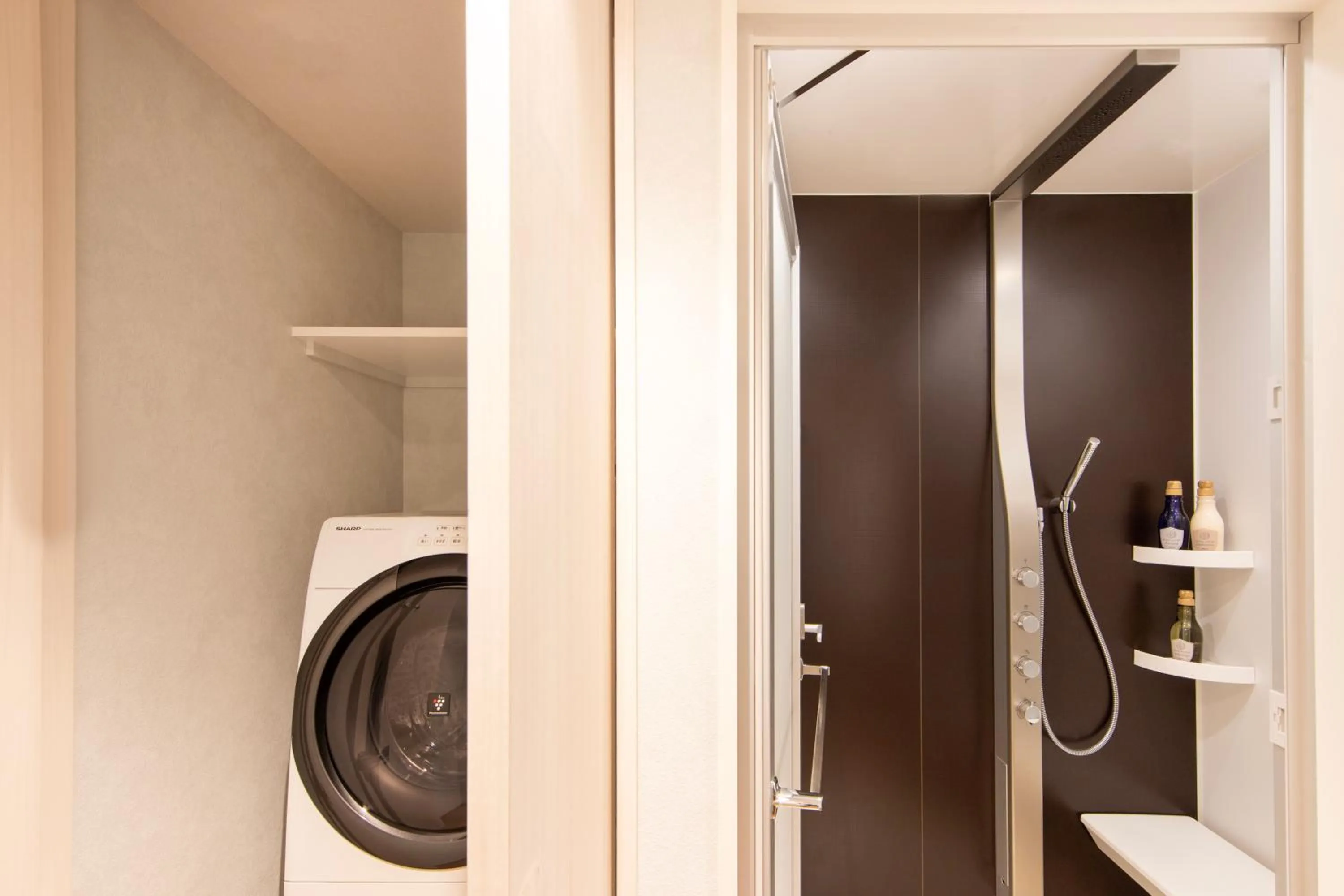 karaksa hotel colors Tokyo Yaesu