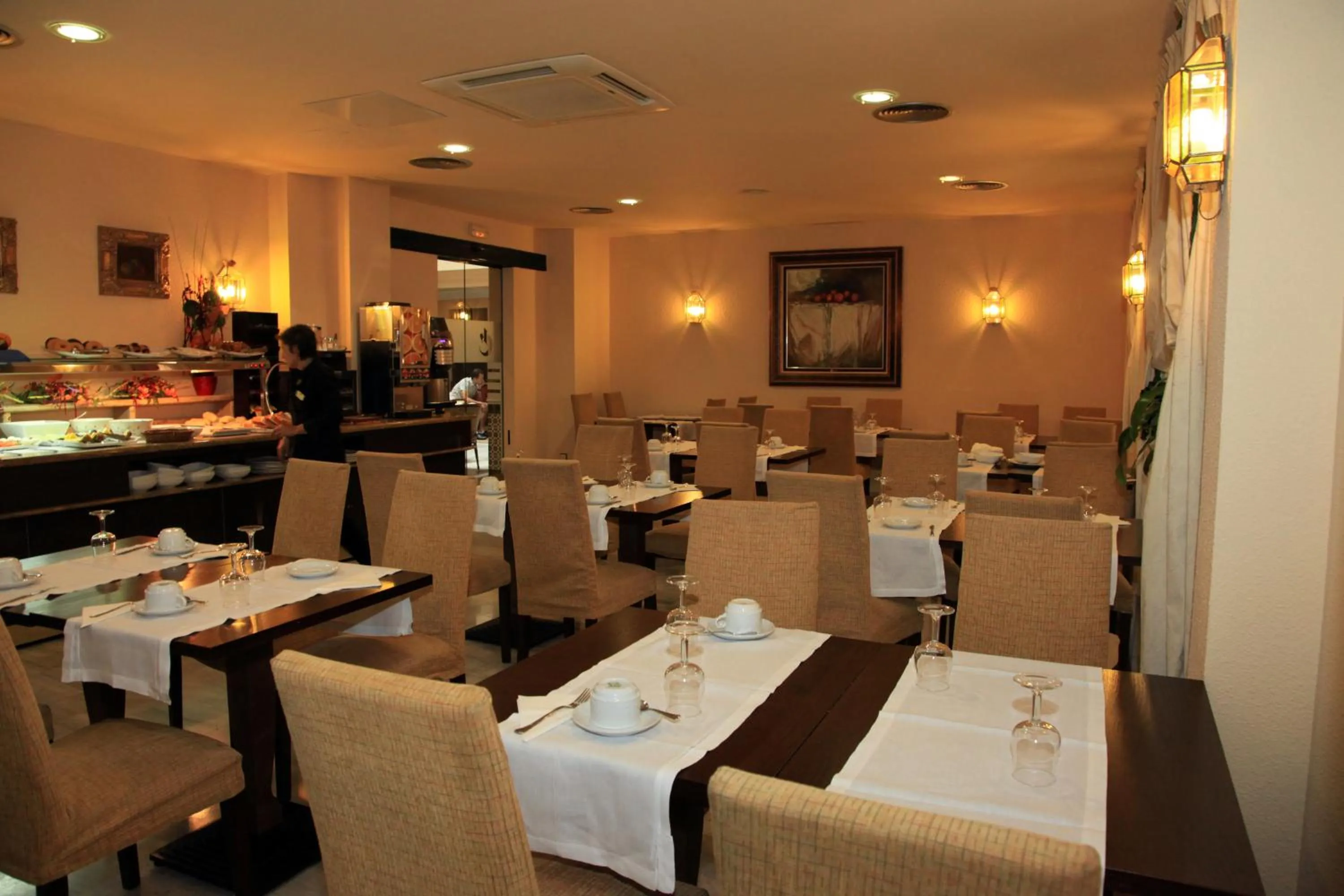 Restaurant/places to eat in Hotel Cervantes