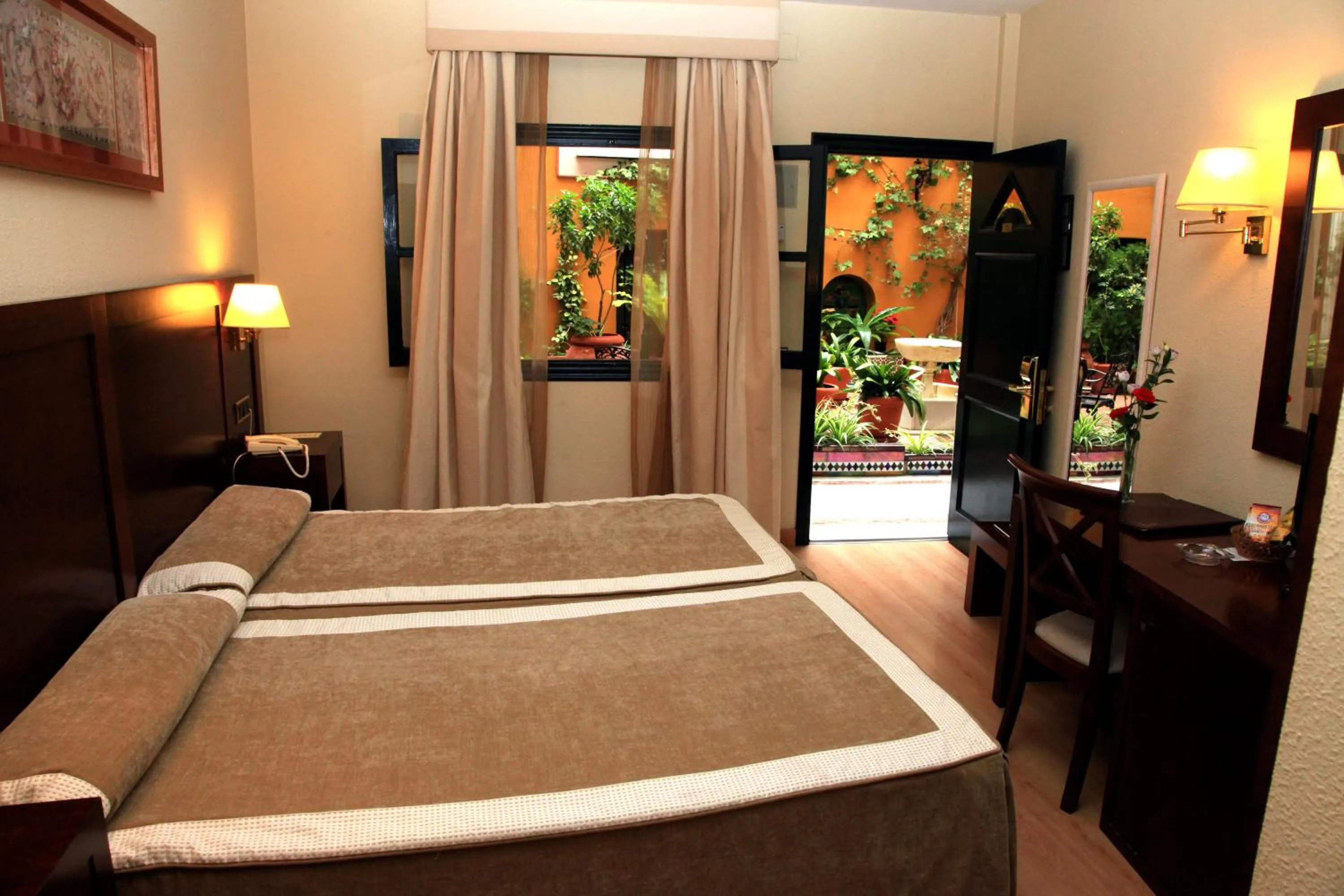 Bedroom, Bed in Hotel Cervantes