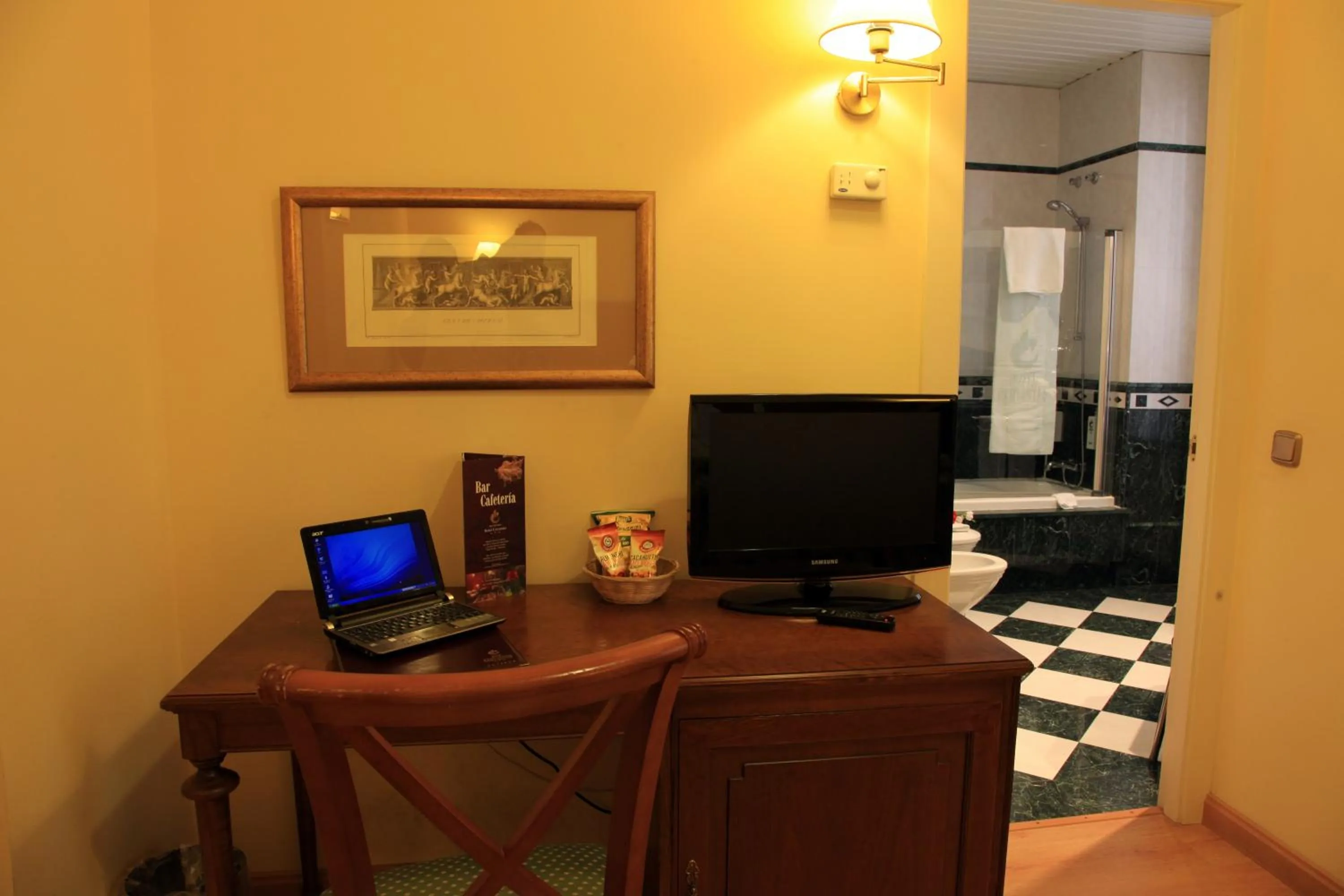 TV and multimedia in Hotel Cervantes