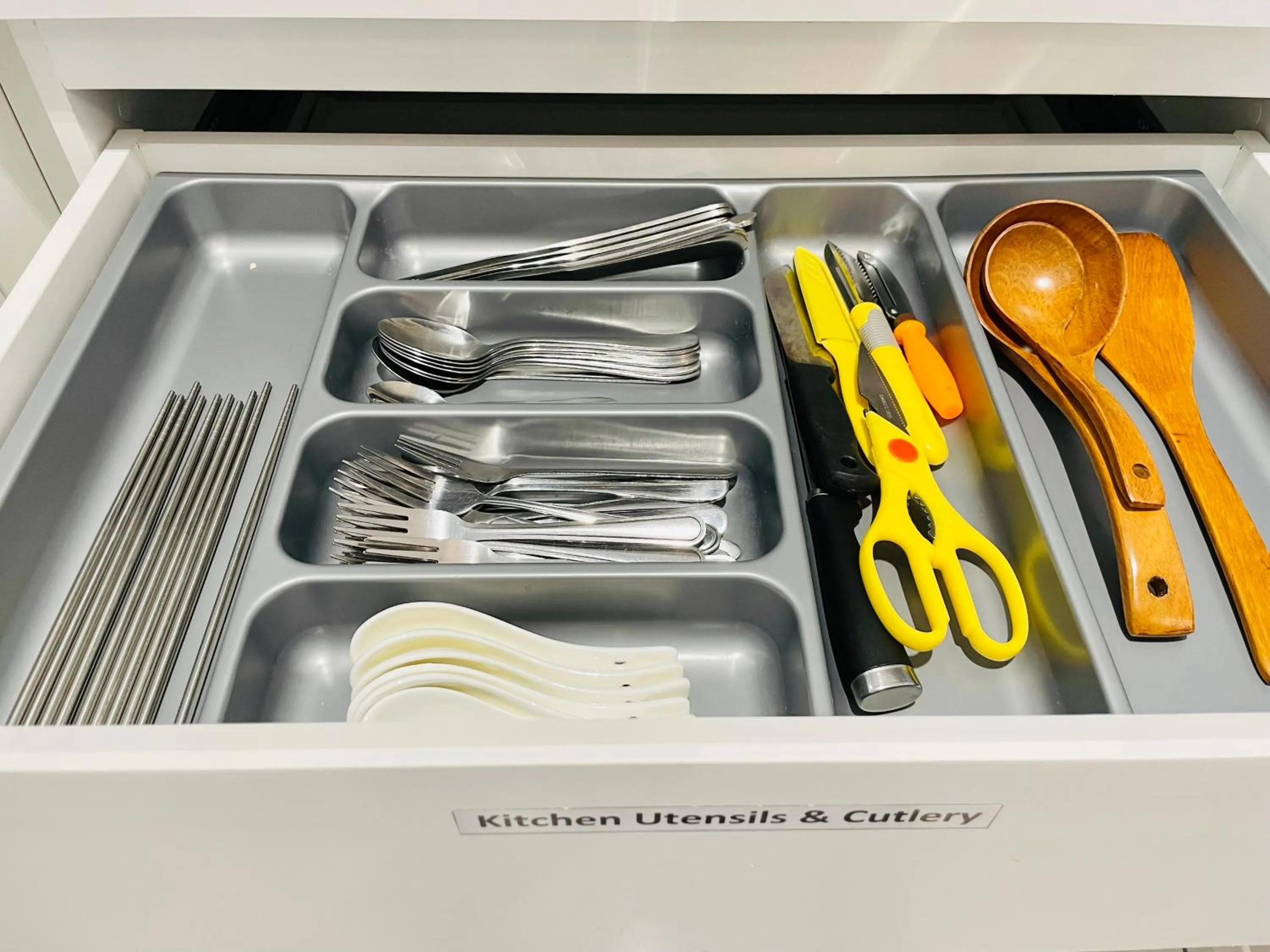 Kitchen or kitchenette in Continew Residence by Shuen