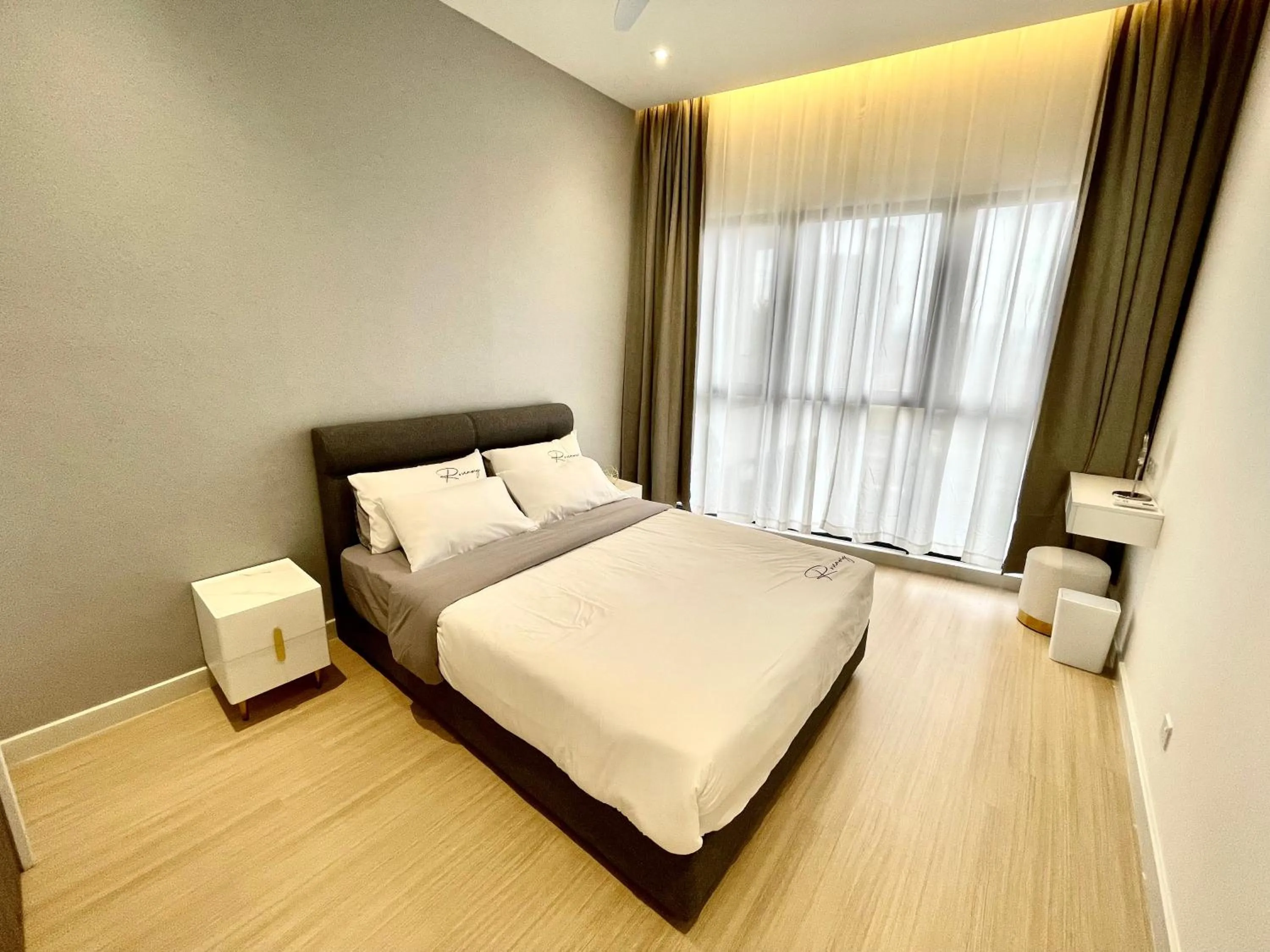 Bedroom, Bed in Continew Residence by Shuen