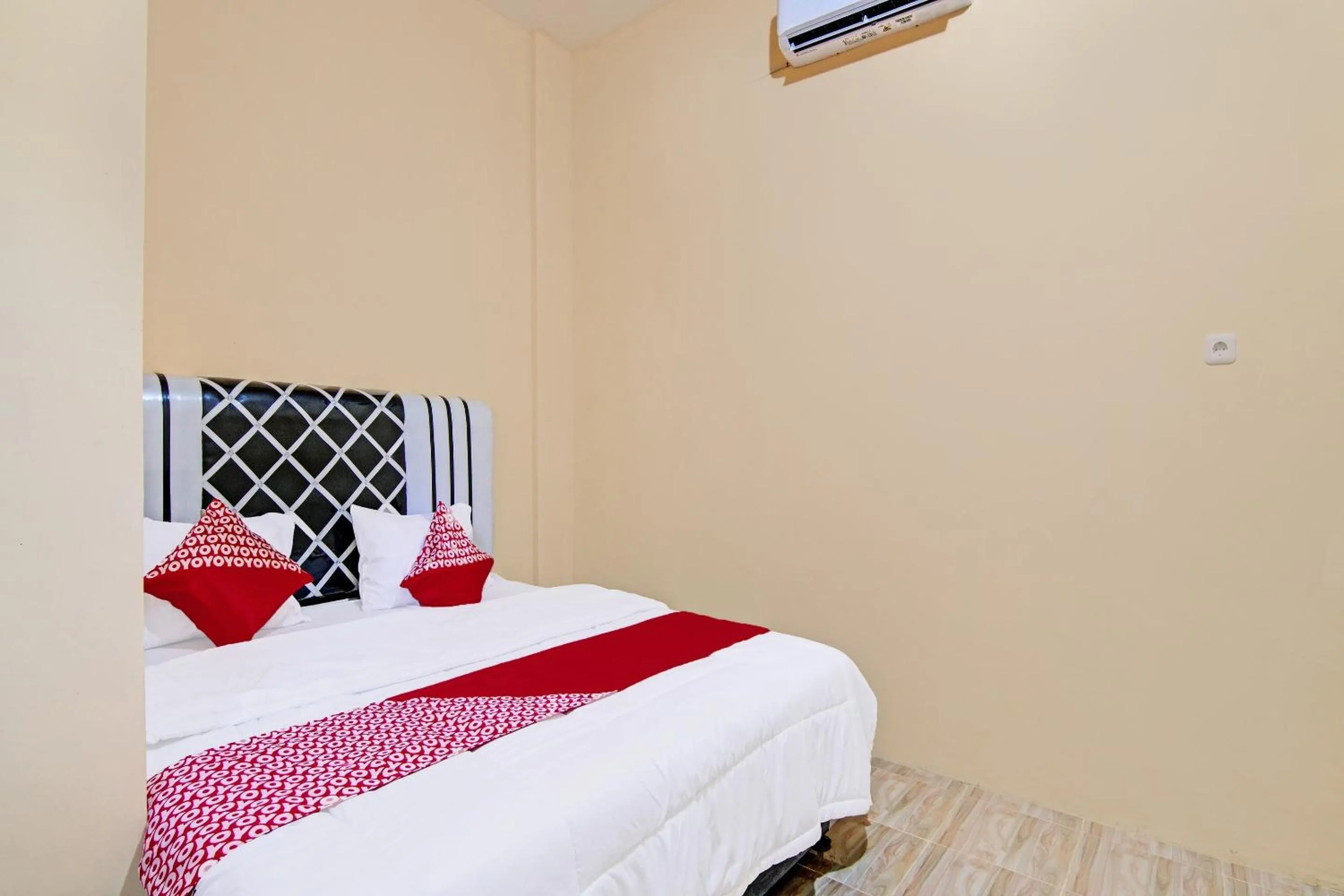 Bedroom in Hotel O Djasur Kost