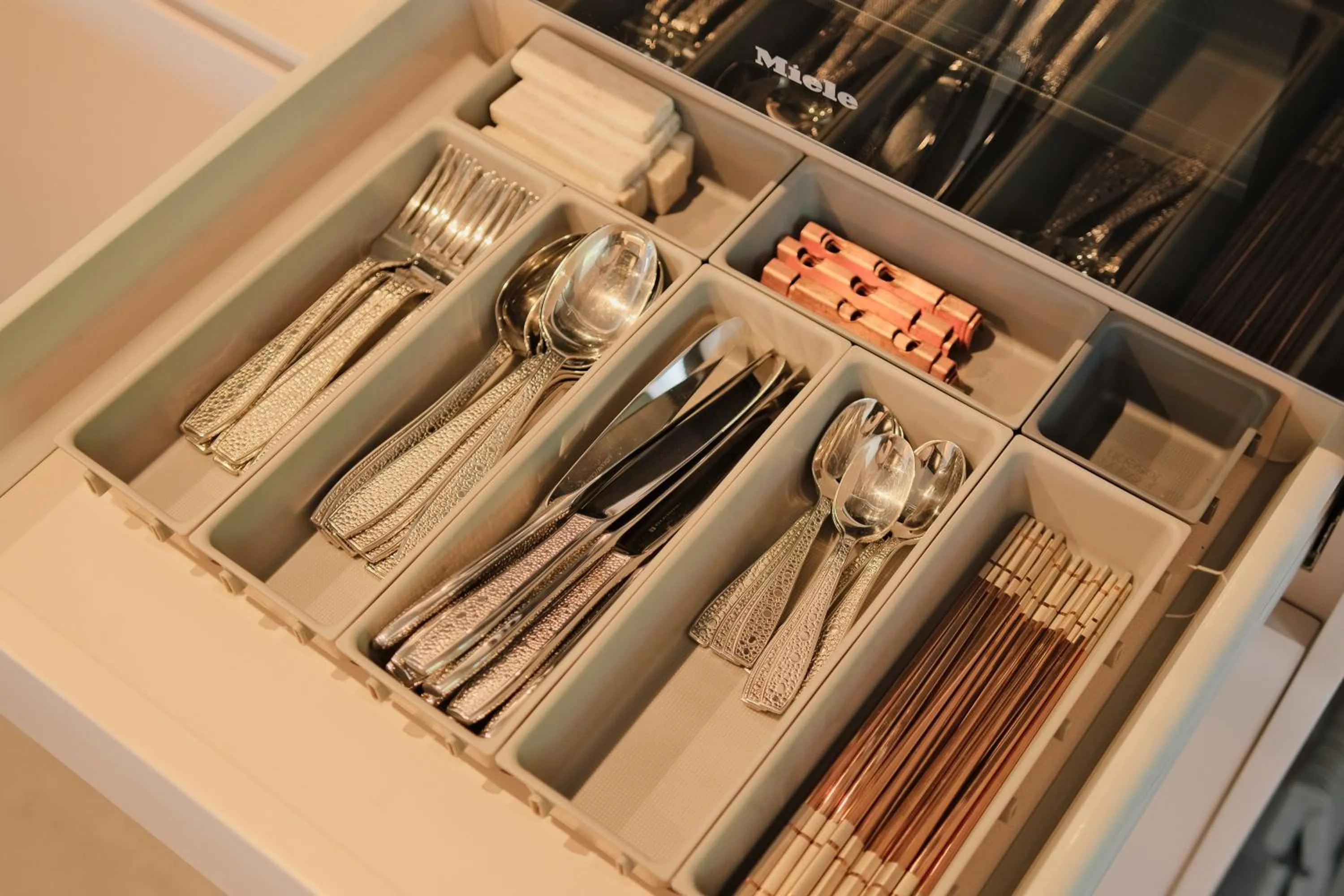 kitchen in hotel norm air