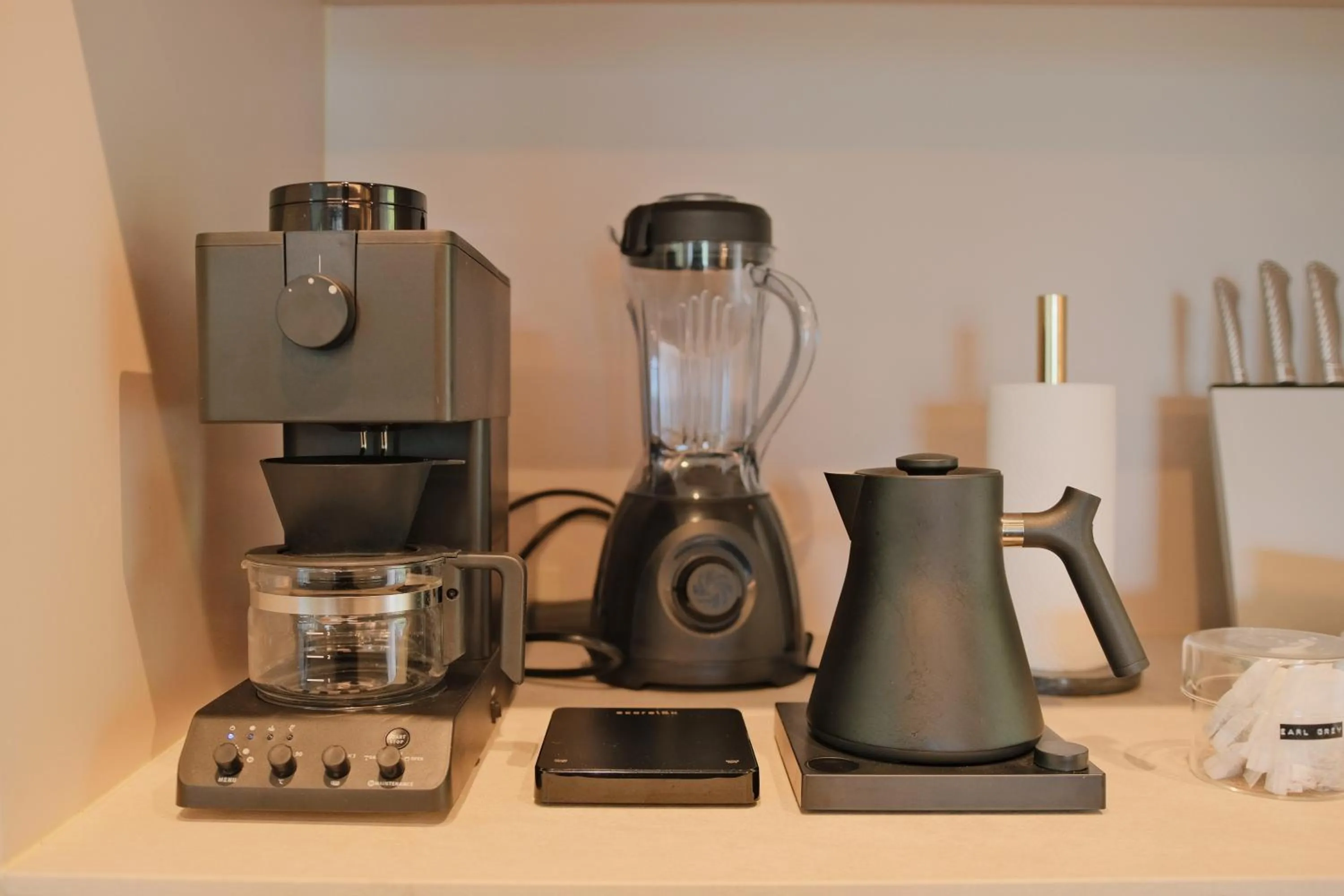 Coffee/tea facilities in hotel norm air