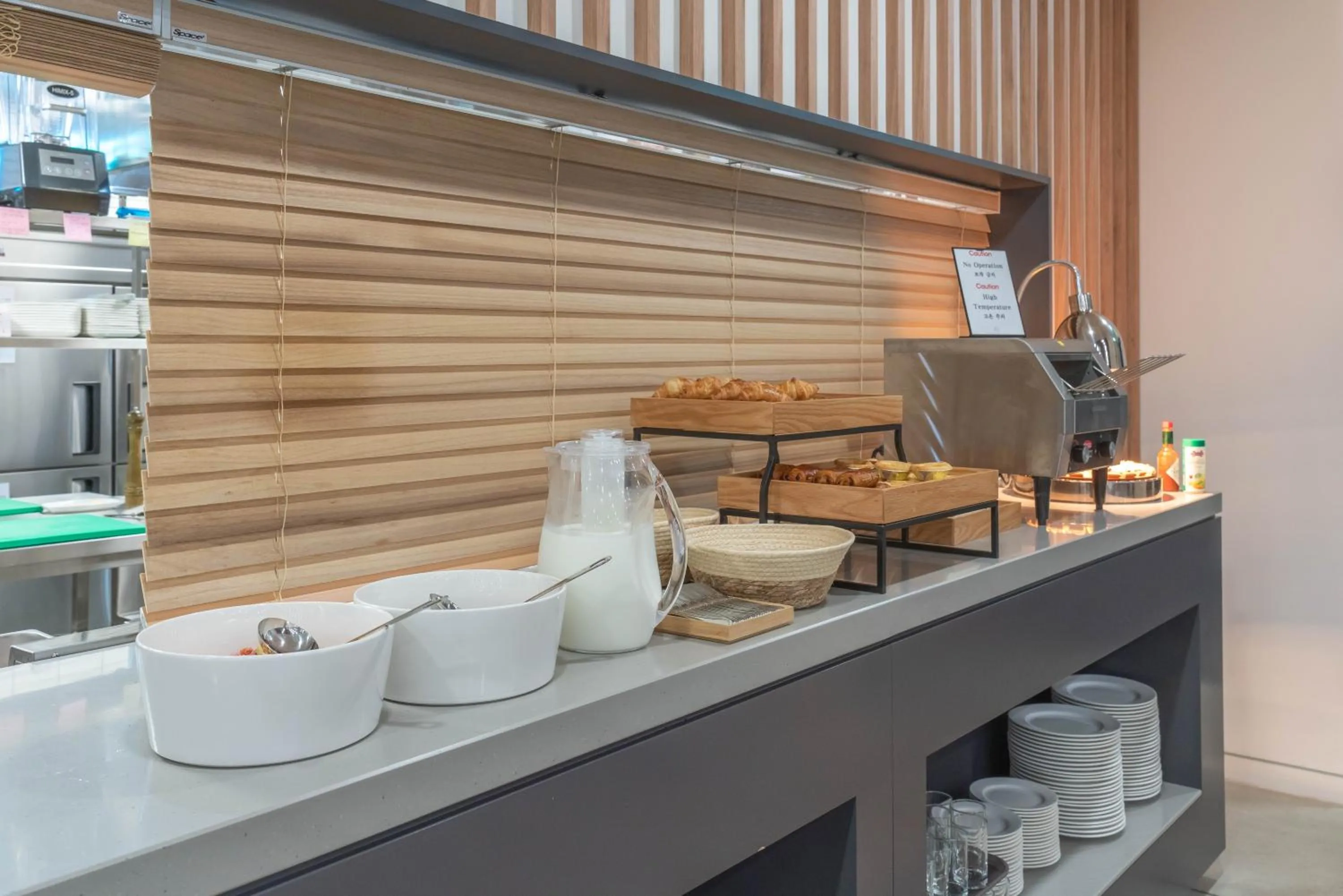 Restaurant/places to eat in Hotel Parangvue