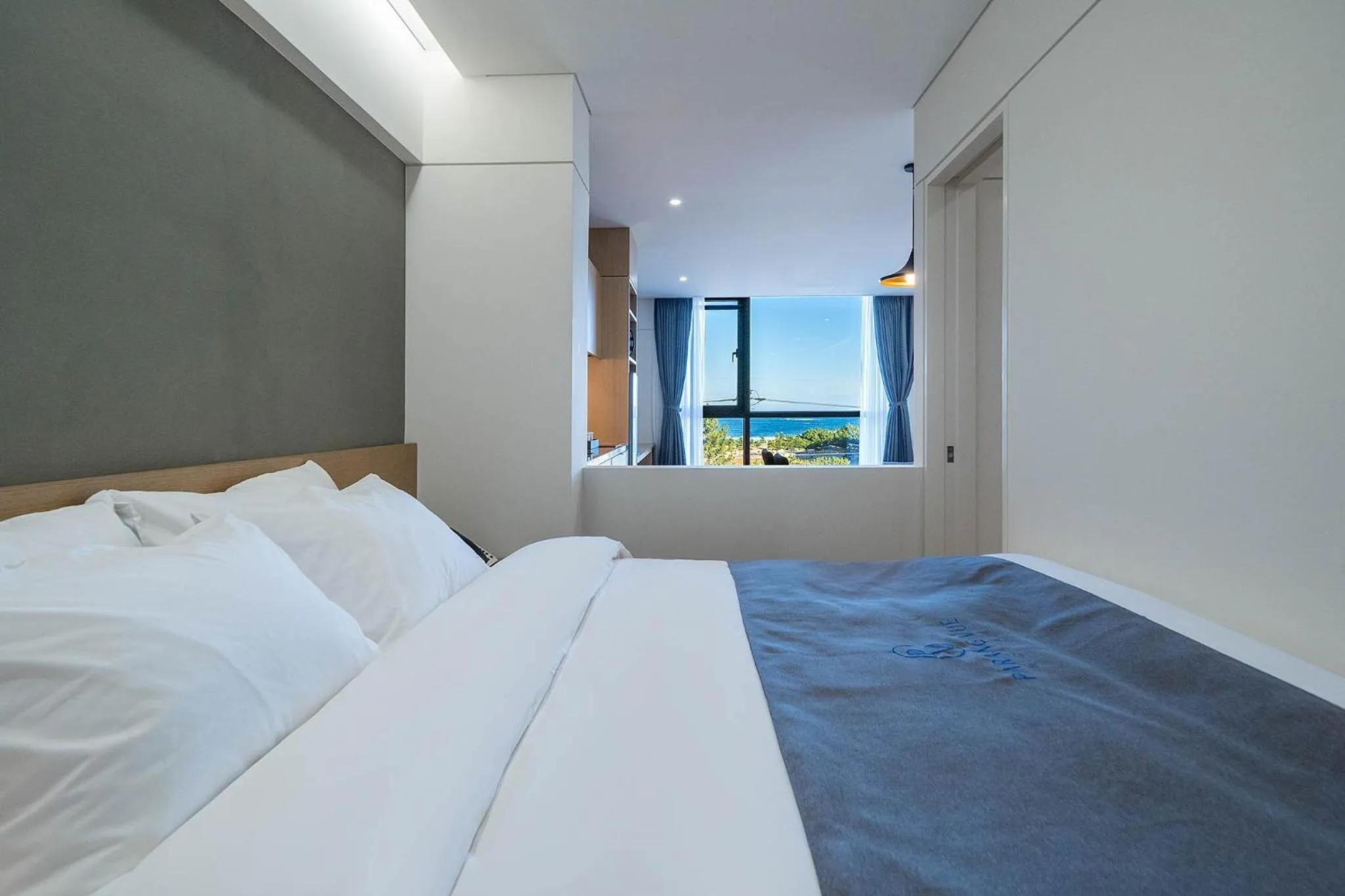 Bed in Hotel Parangvue