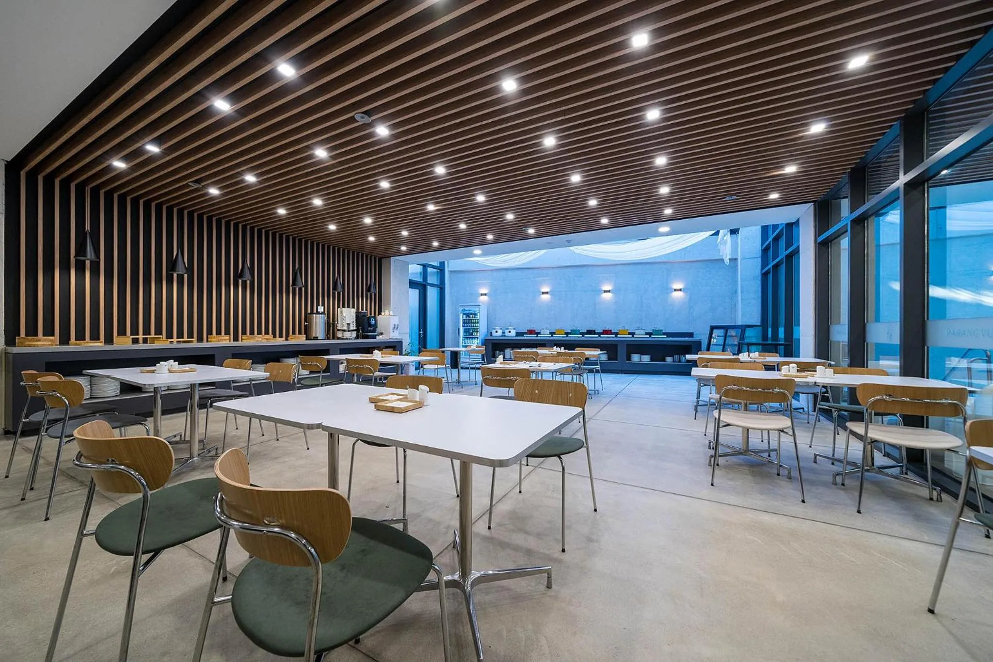 Restaurant/places to eat in Hotel Parangvue