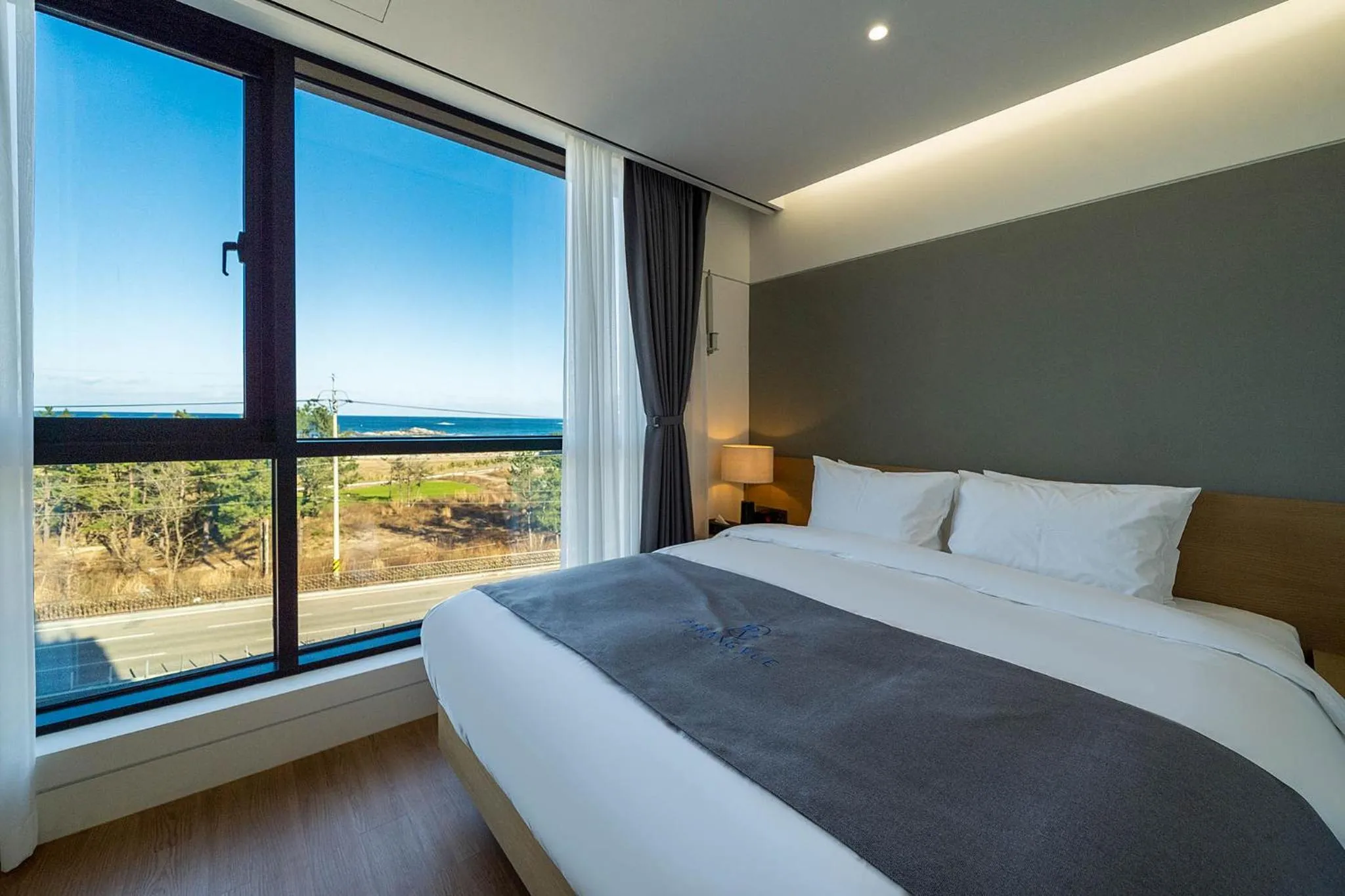 Bed in Hotel Parangvue