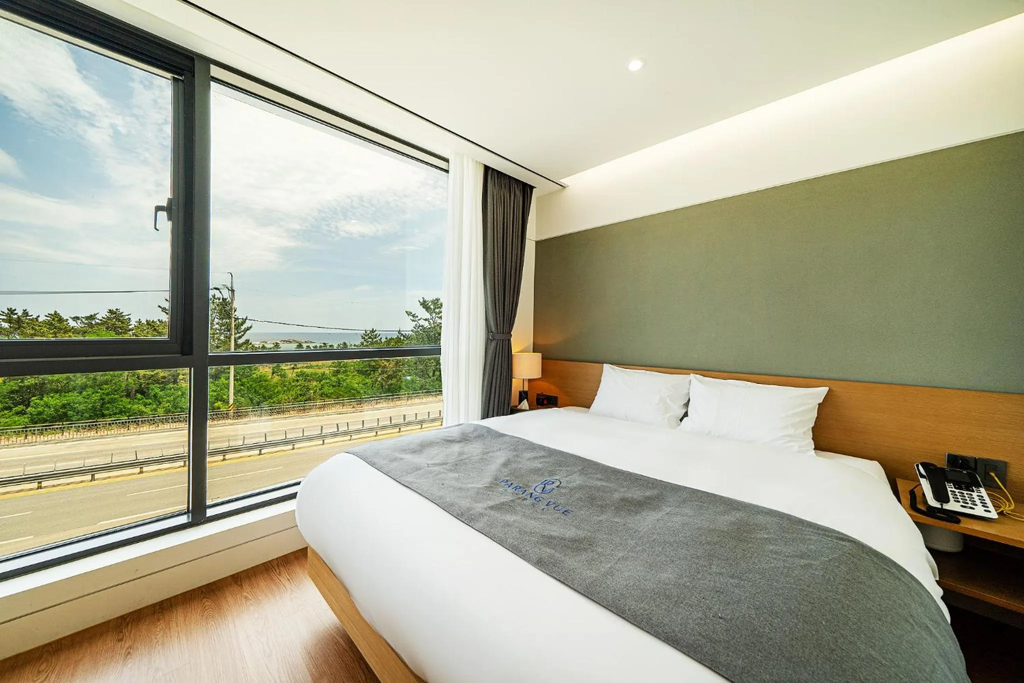 Bed in Hotel Parangvue