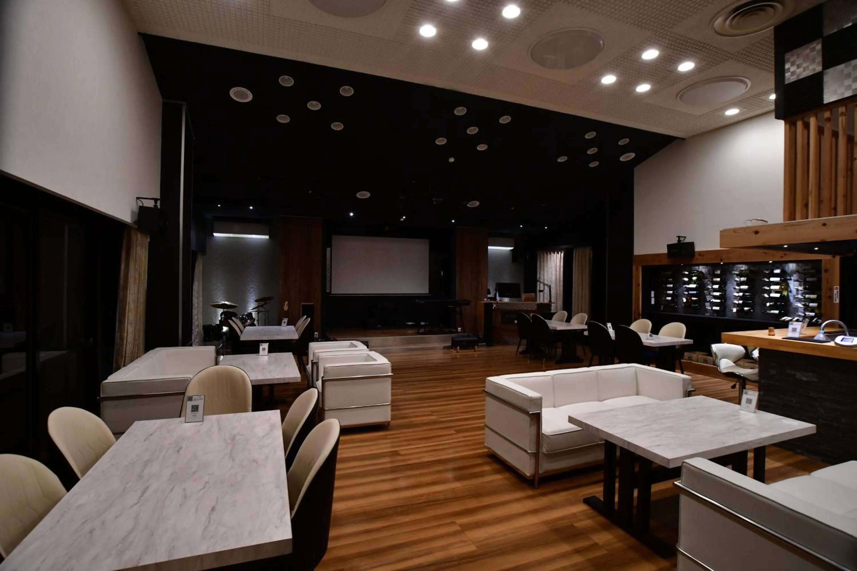 Evening entertainment in Villa 33 Kashikojima