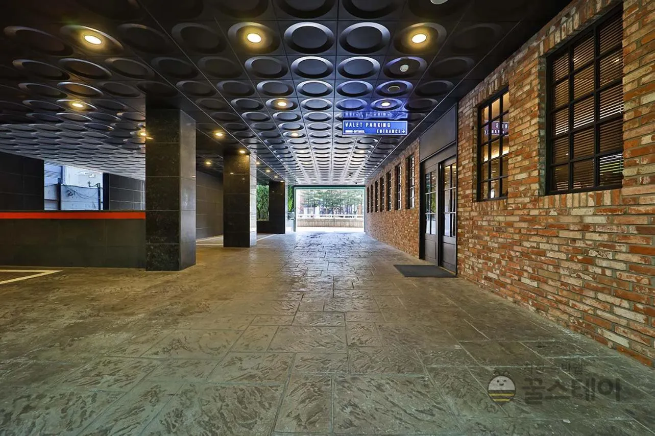 Brown Dot Hotel Guun