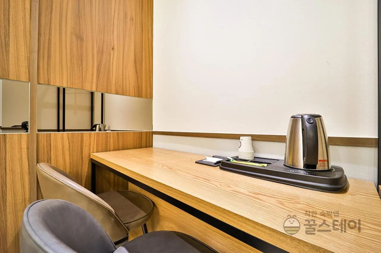 Coffee/tea facilities in Brown Dot Hotel Guun