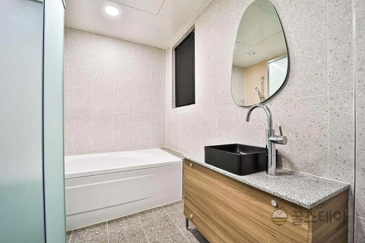 Brown Dot Hotel Guun