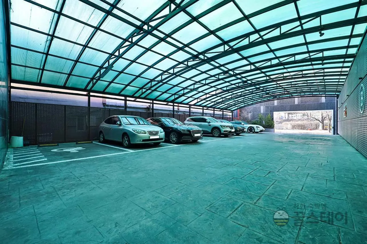 Brown Dot Hotel Guun