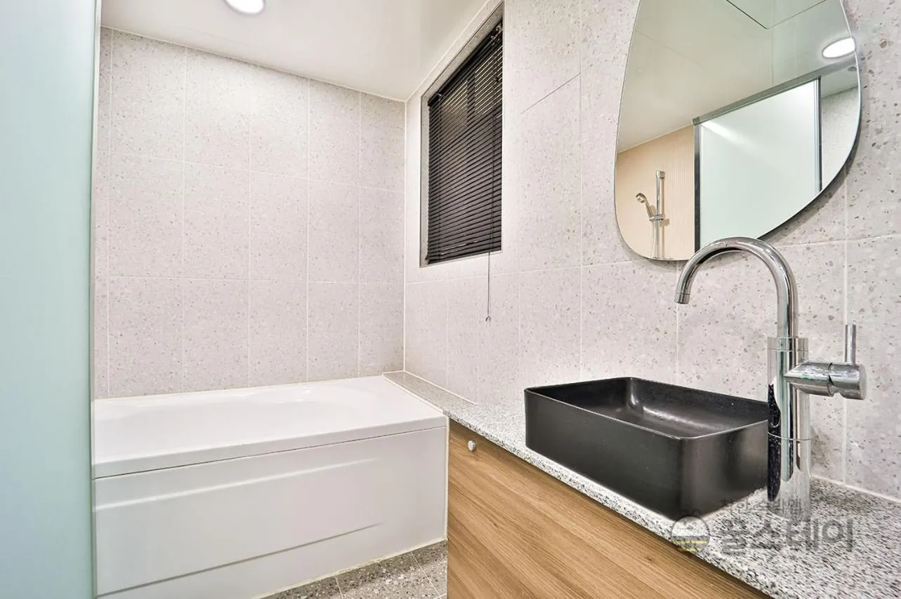 Brown Dot Hotel Guun