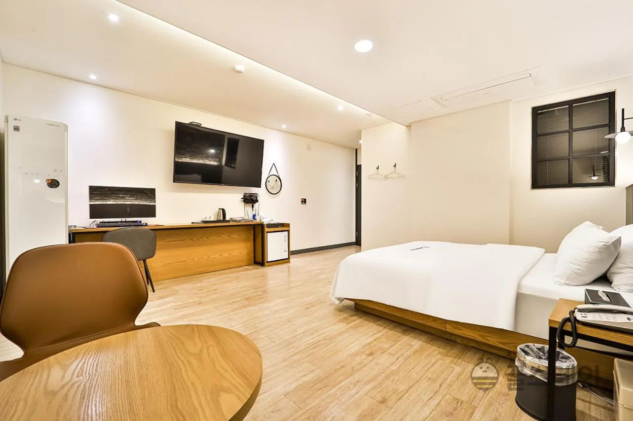 Bed in Brown Dot Hotel Guun