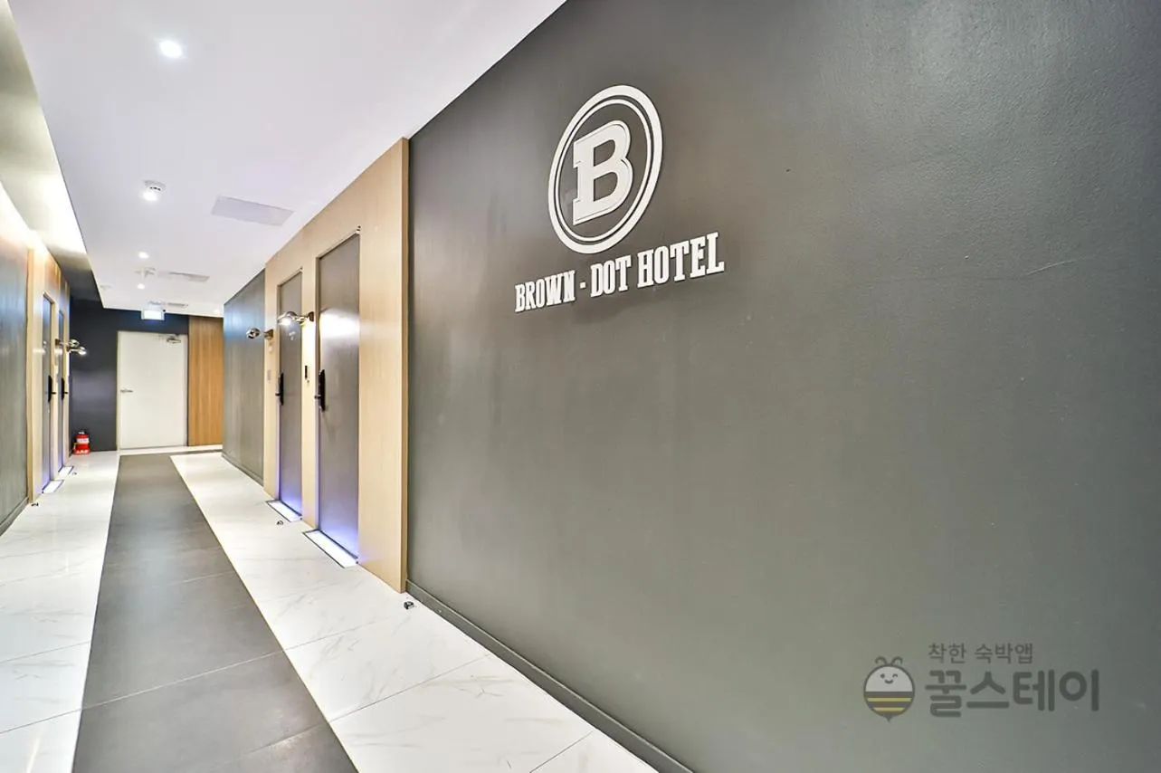 Brown Dot Hotel Guun