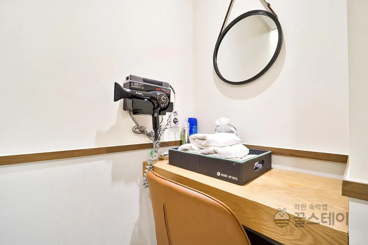 Brown Dot Hotel Guun