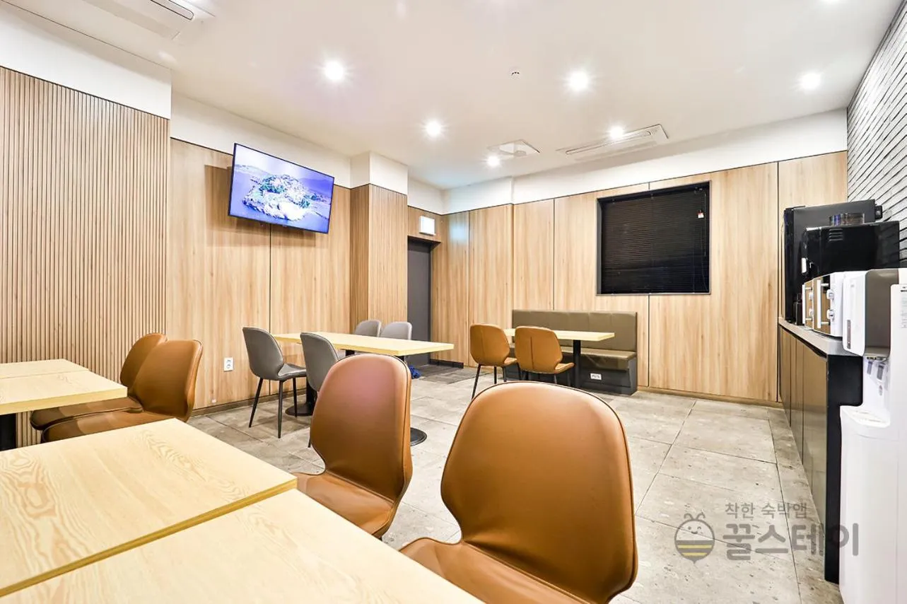 Brown Dot Hotel Guun