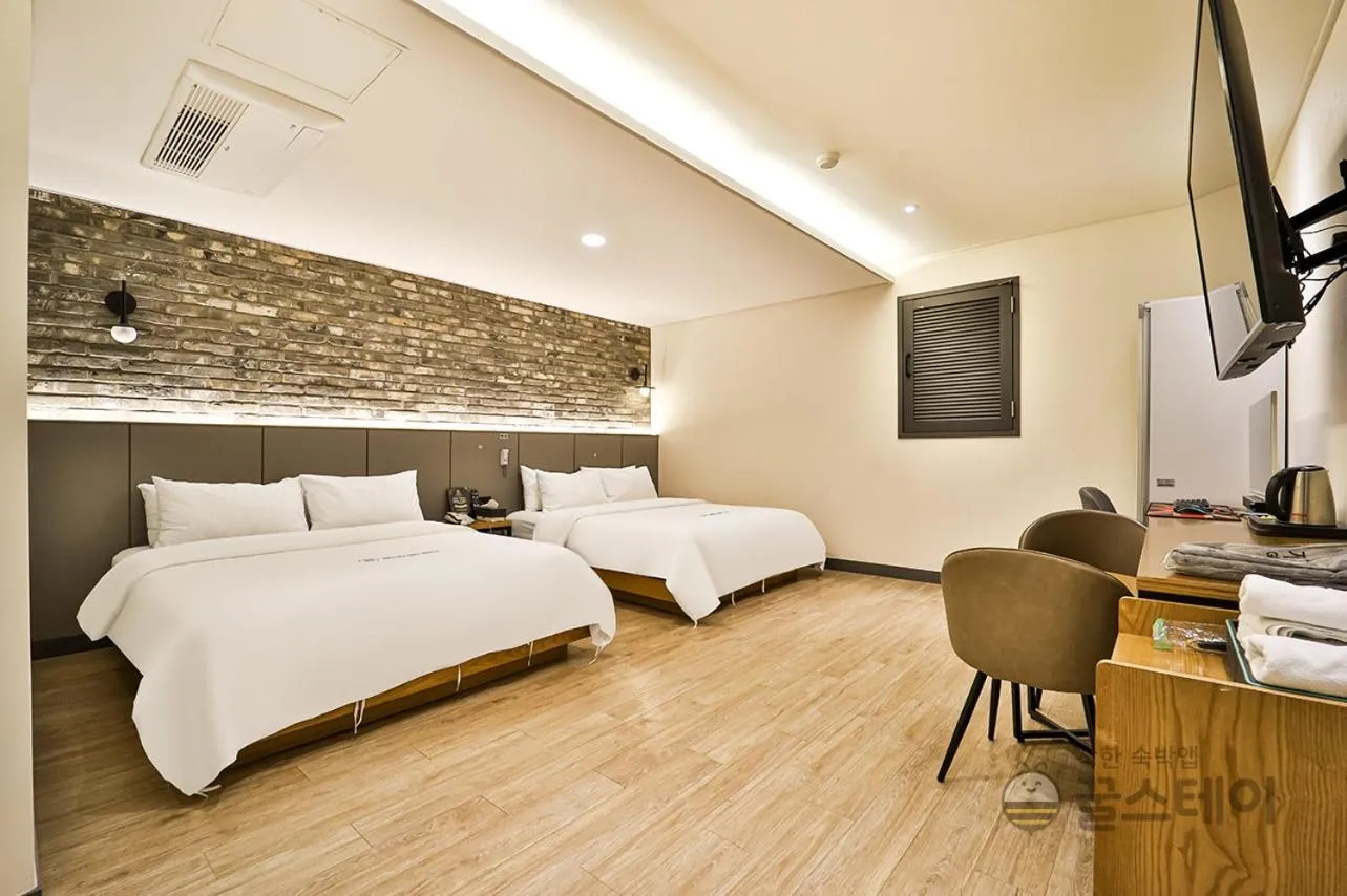 Bed in Brown Dot Hotel Guun