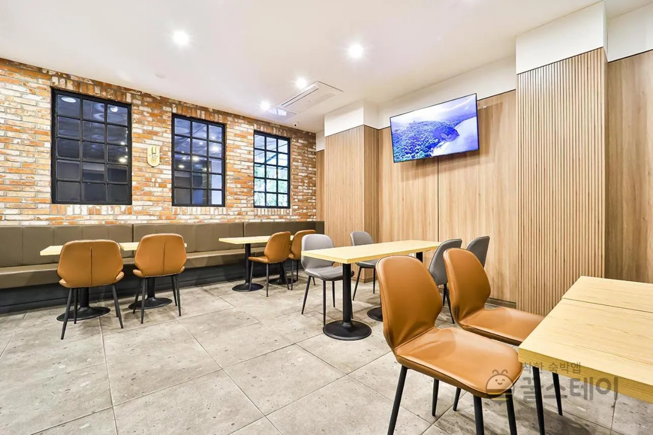 Brown Dot Hotel Guun