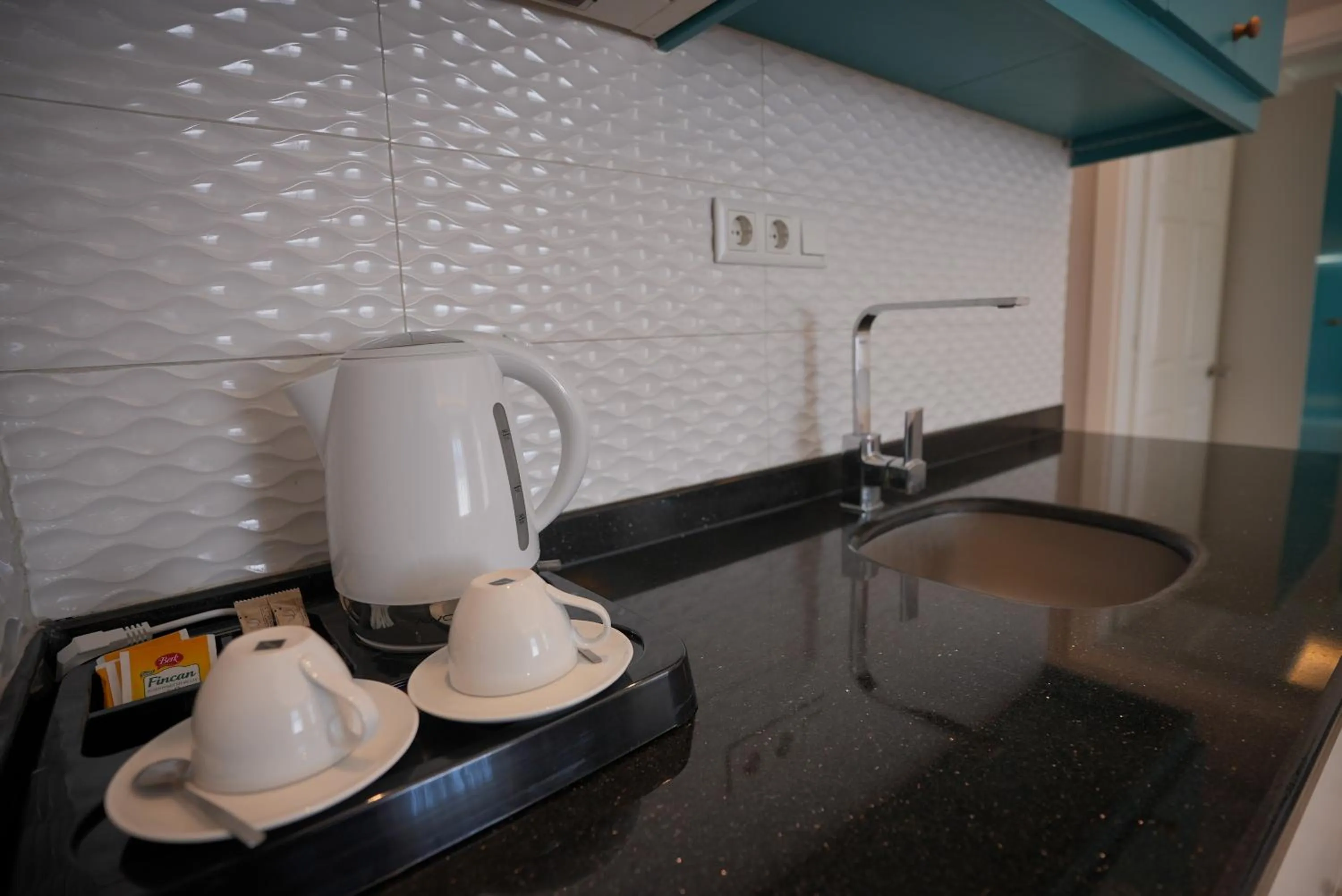 Coffee/tea facilities in Nar 15 Boutique