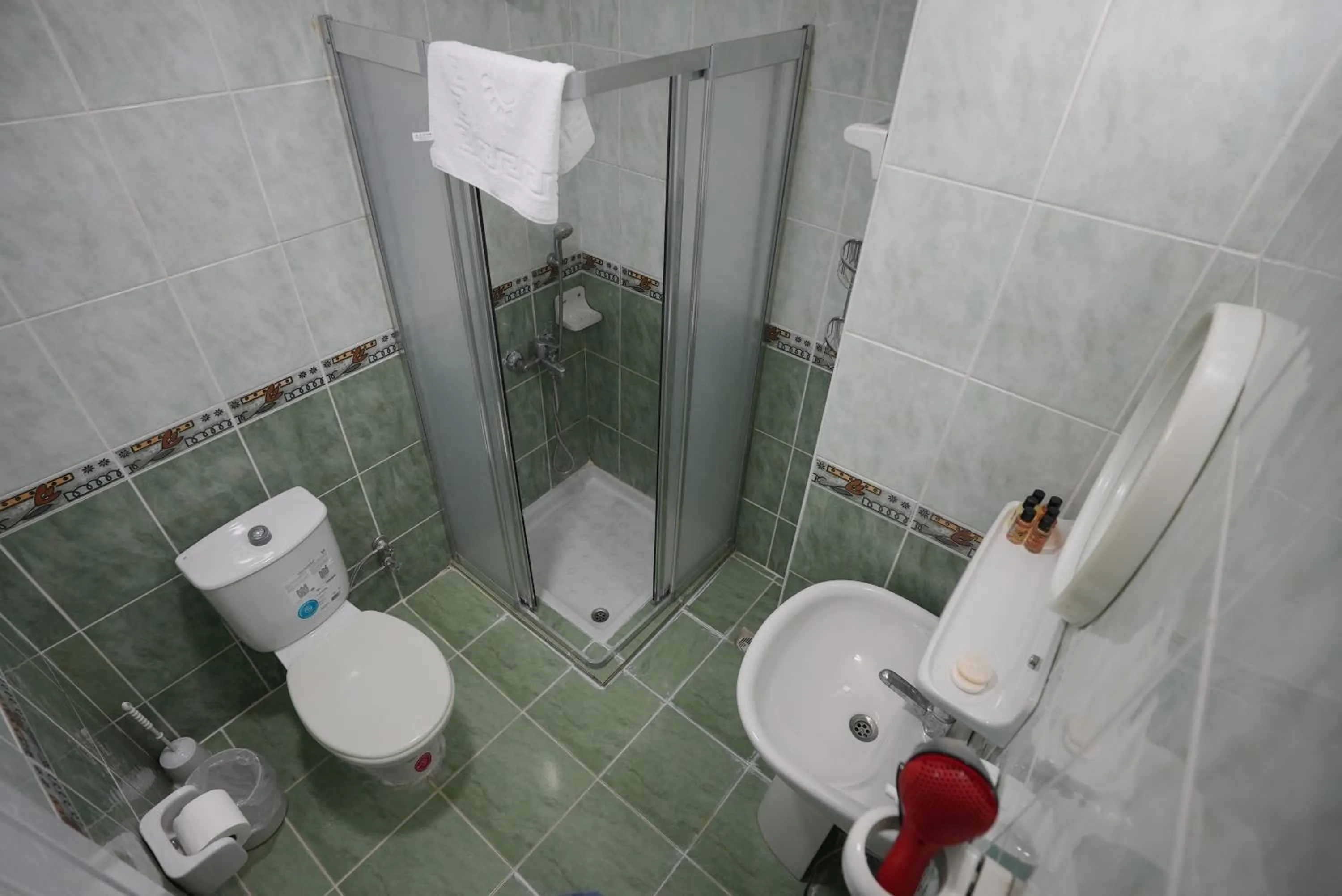 Shower in Nar 15 Boutique