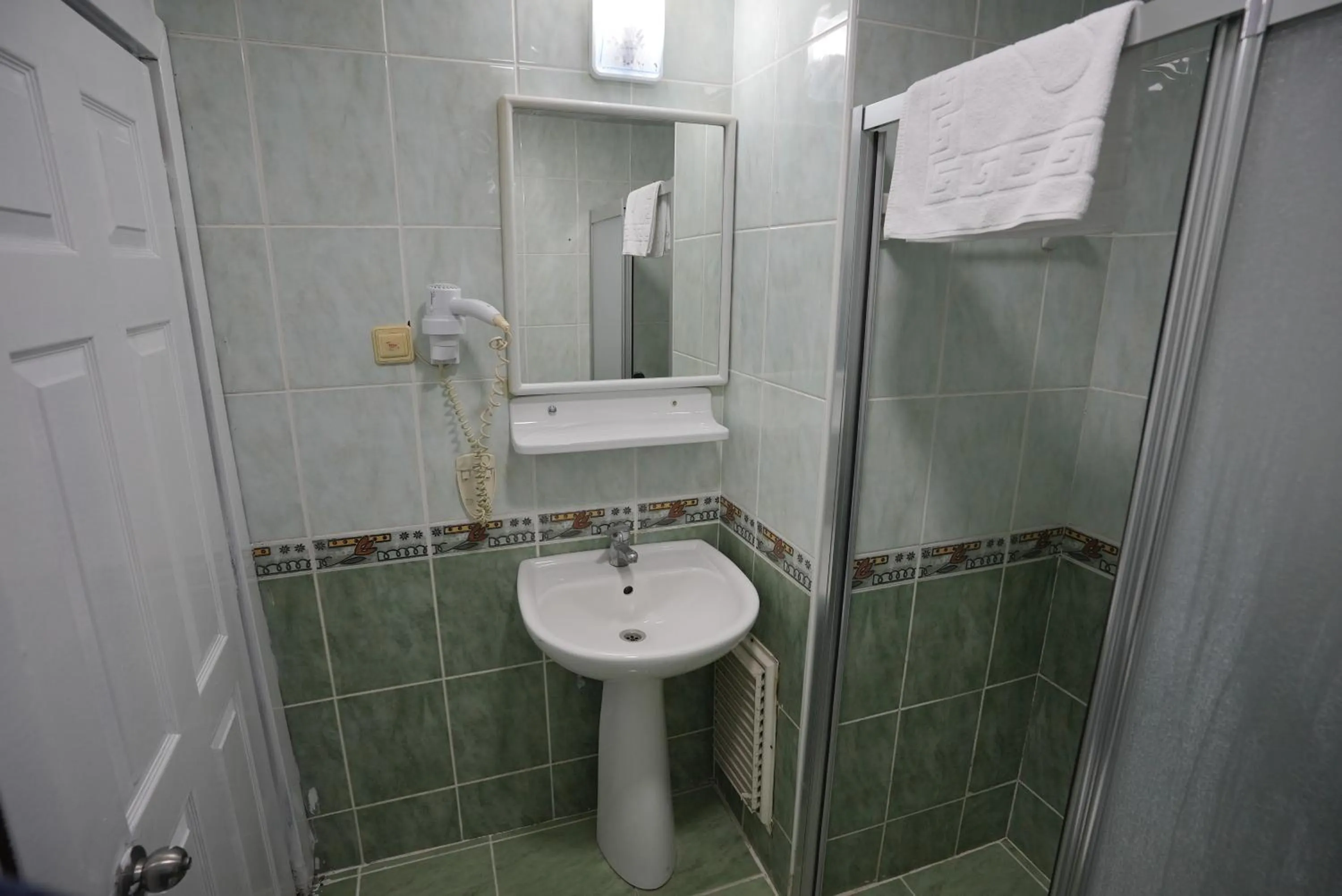 Shower in Nar 15 Boutique