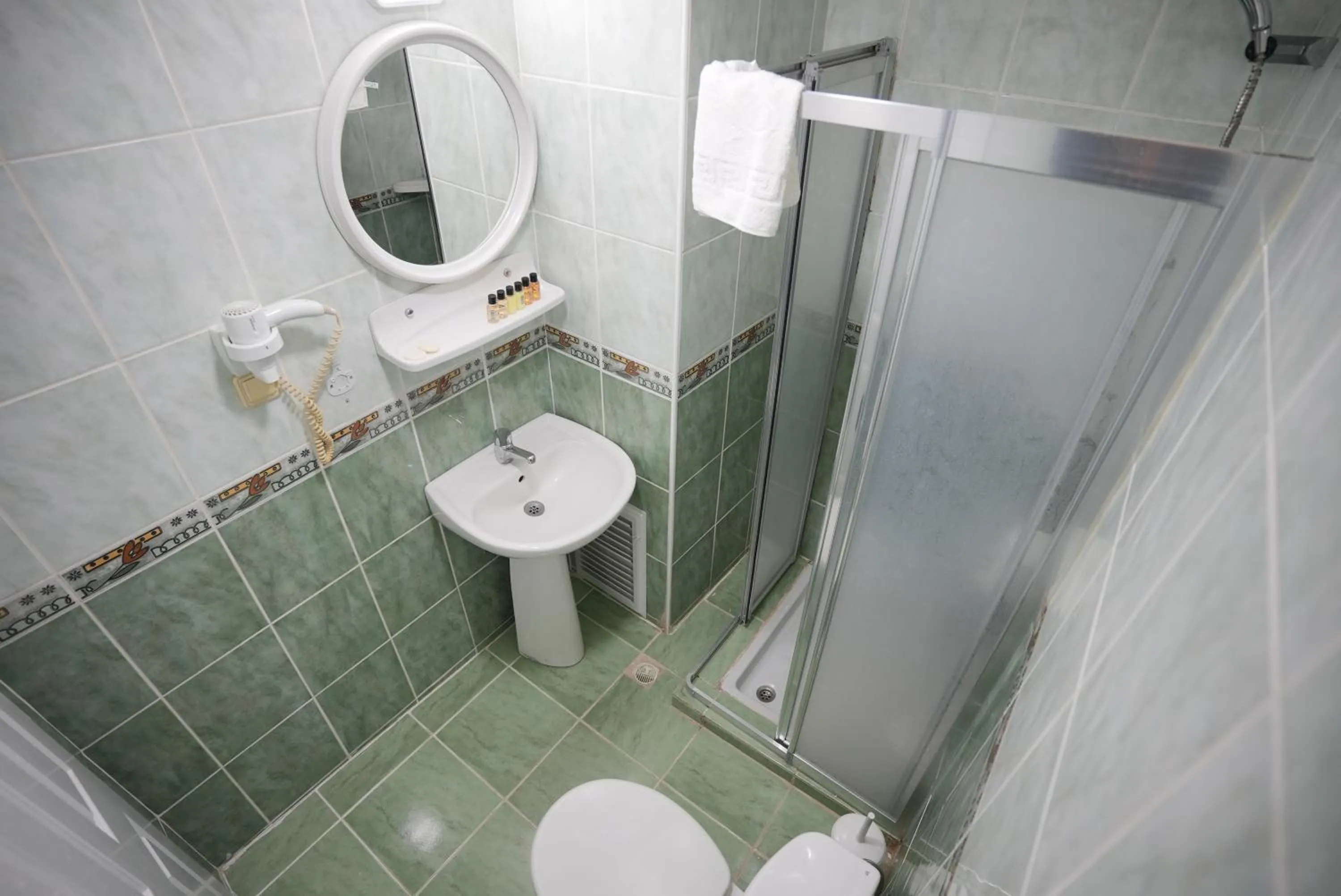 Shower in Nar 15 Boutique