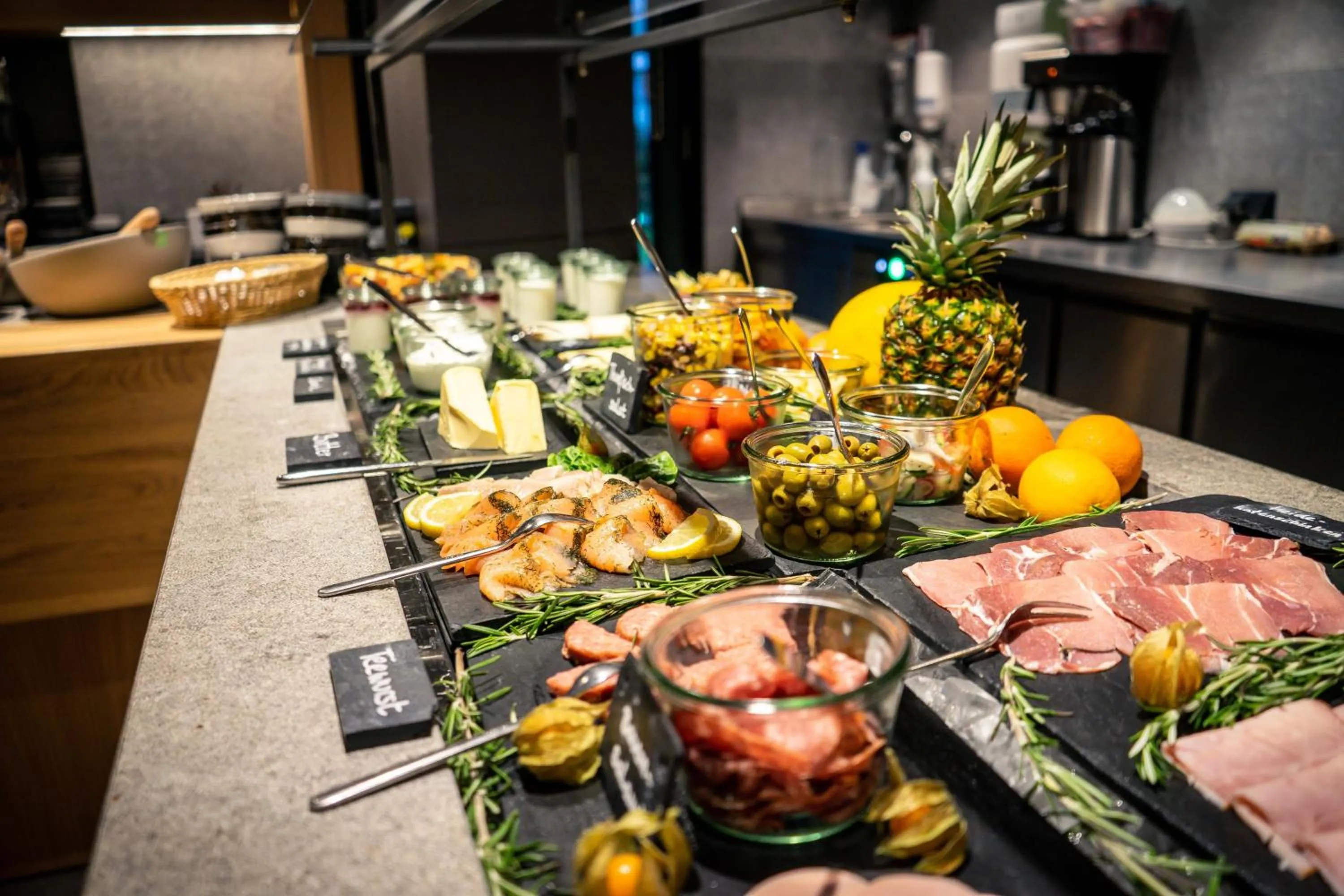 Buffet breakfast in Wedina Budget