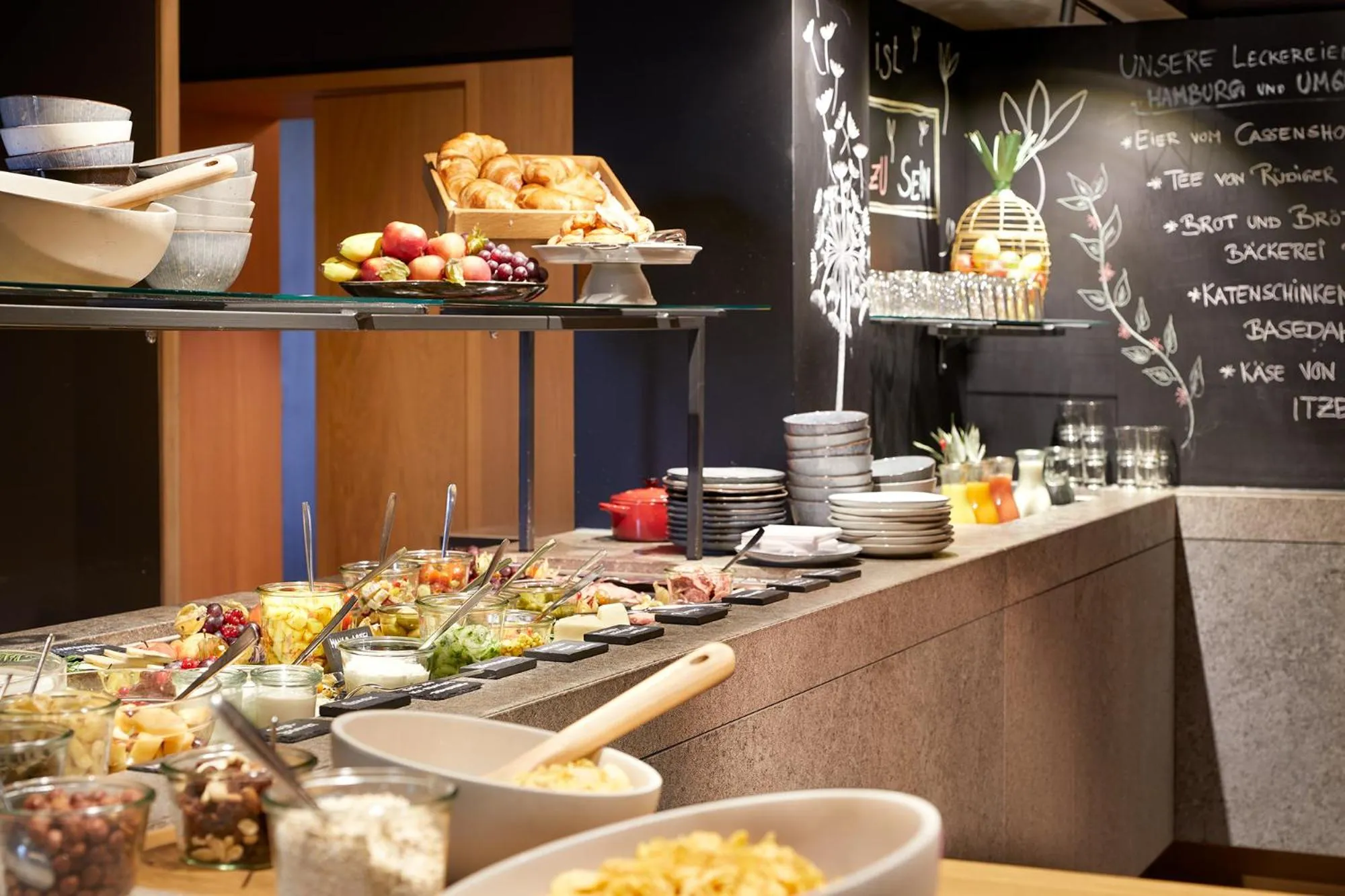 Buffet breakfast in Wedina Budget