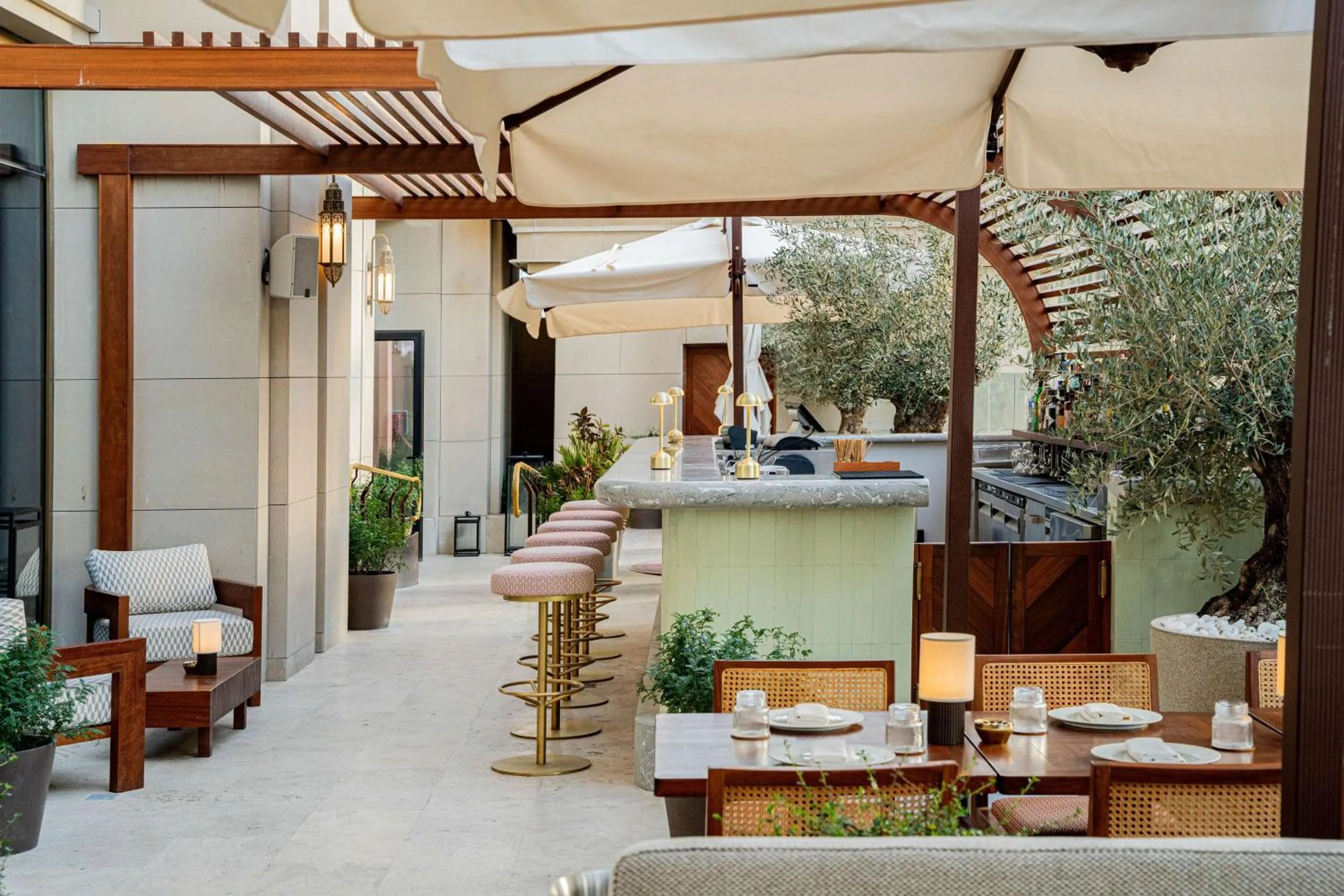 Restaurant/places to eat in Waldorf Astoria Doha West Bay