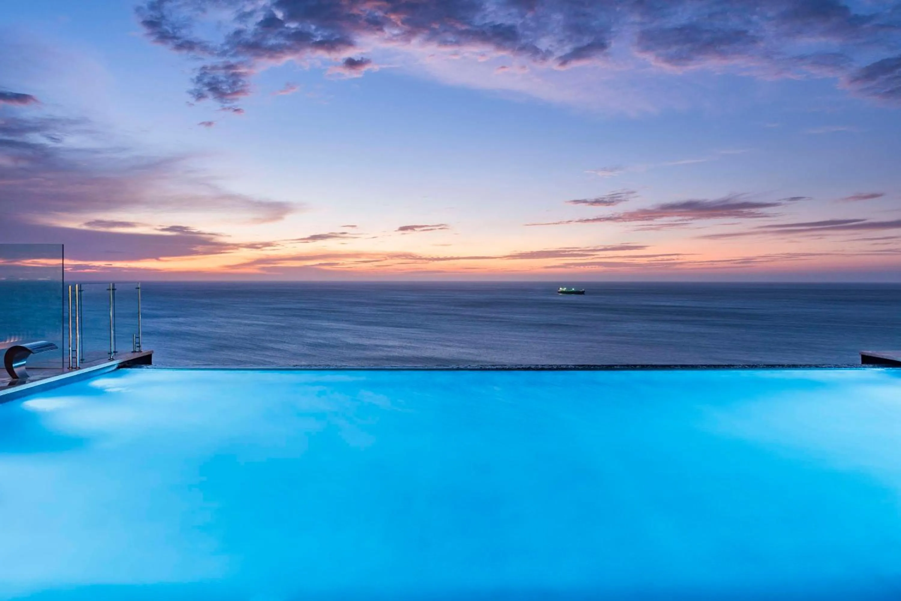 Pool view in Hilton Santa Marta