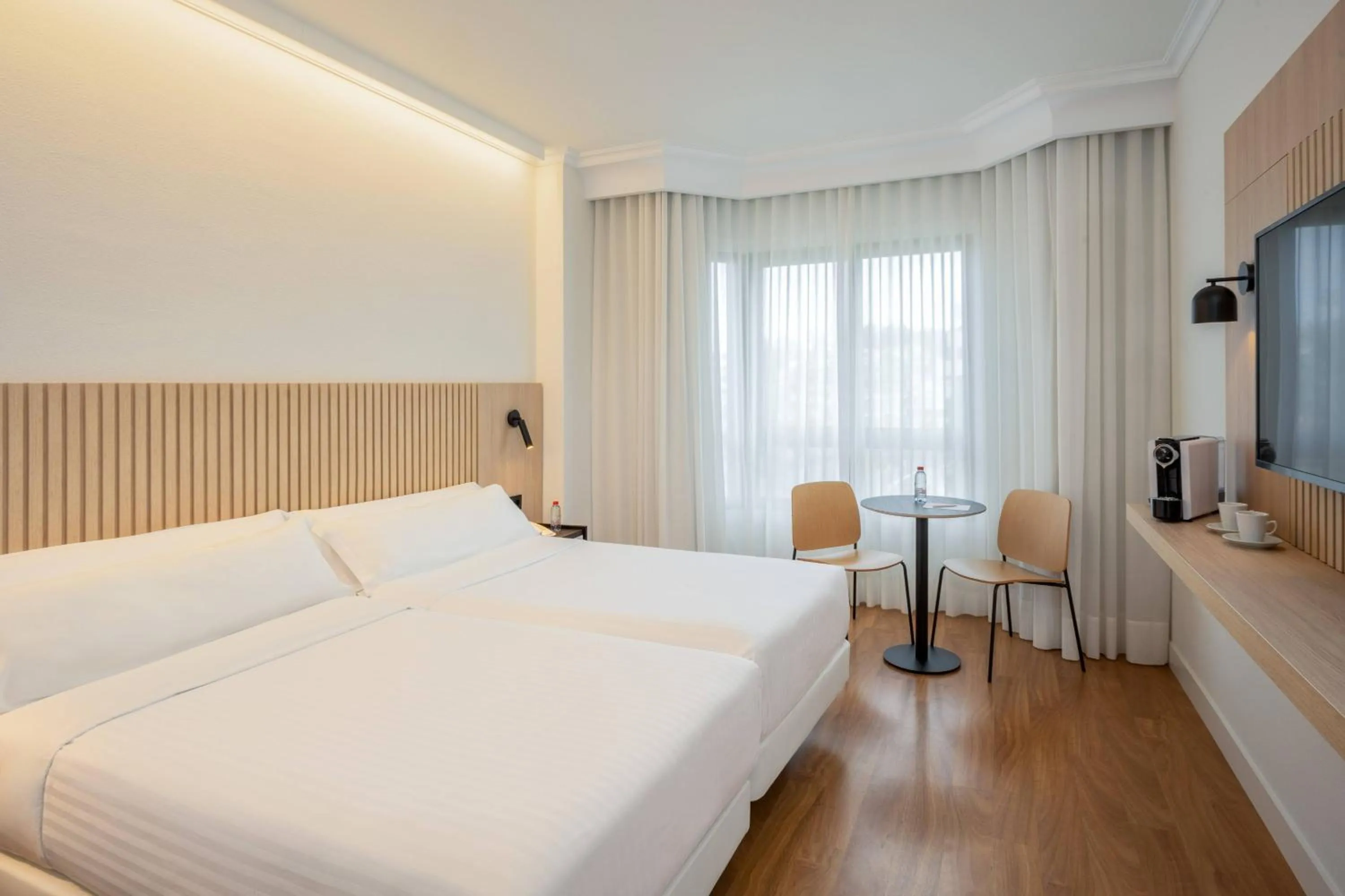 Property building, Bed in Hotel Vigo Los Galeones Affiliated by Meliá