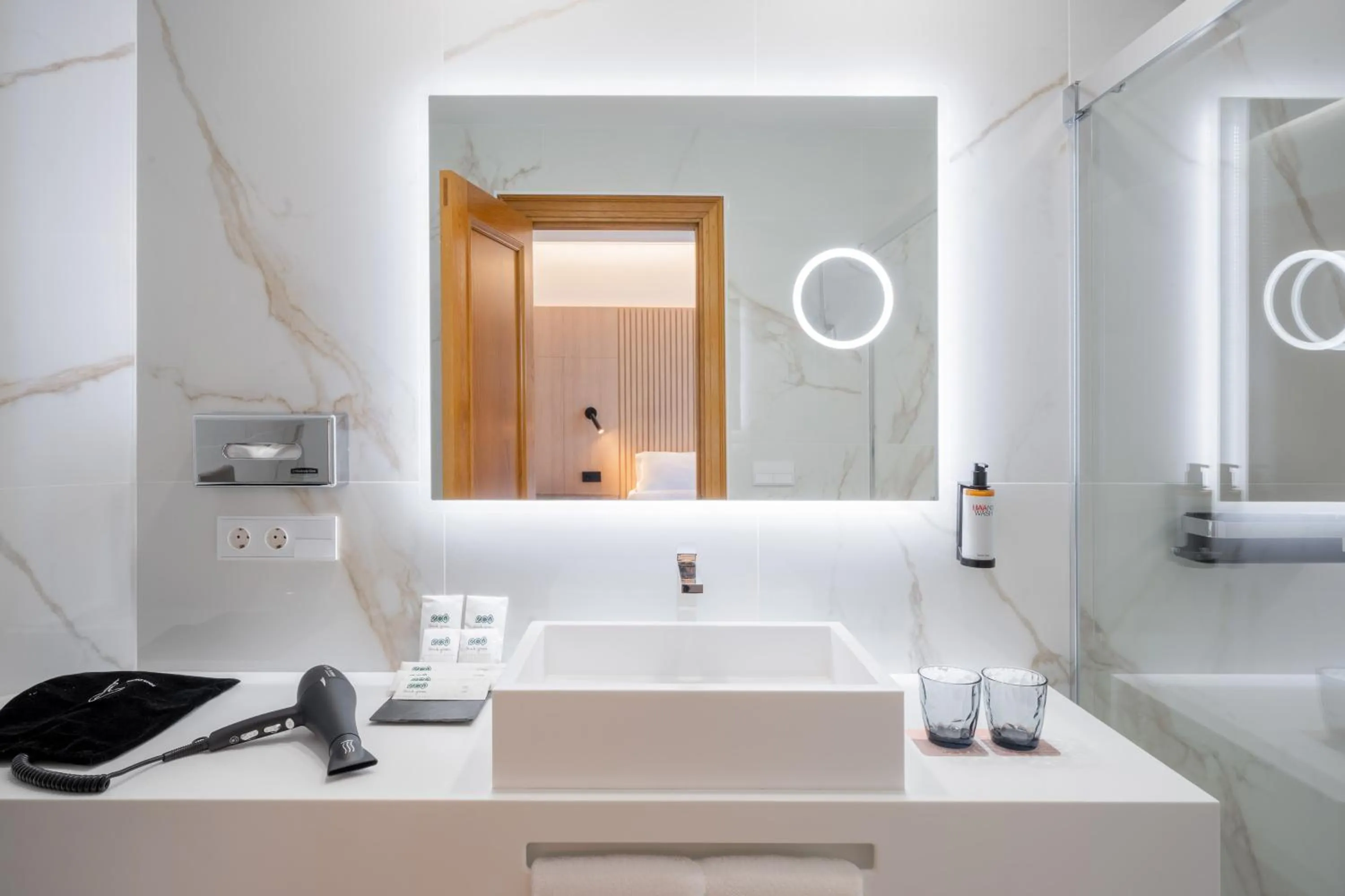 Bathroom in Hotel Vigo Los Galeones Affiliated by Meliá