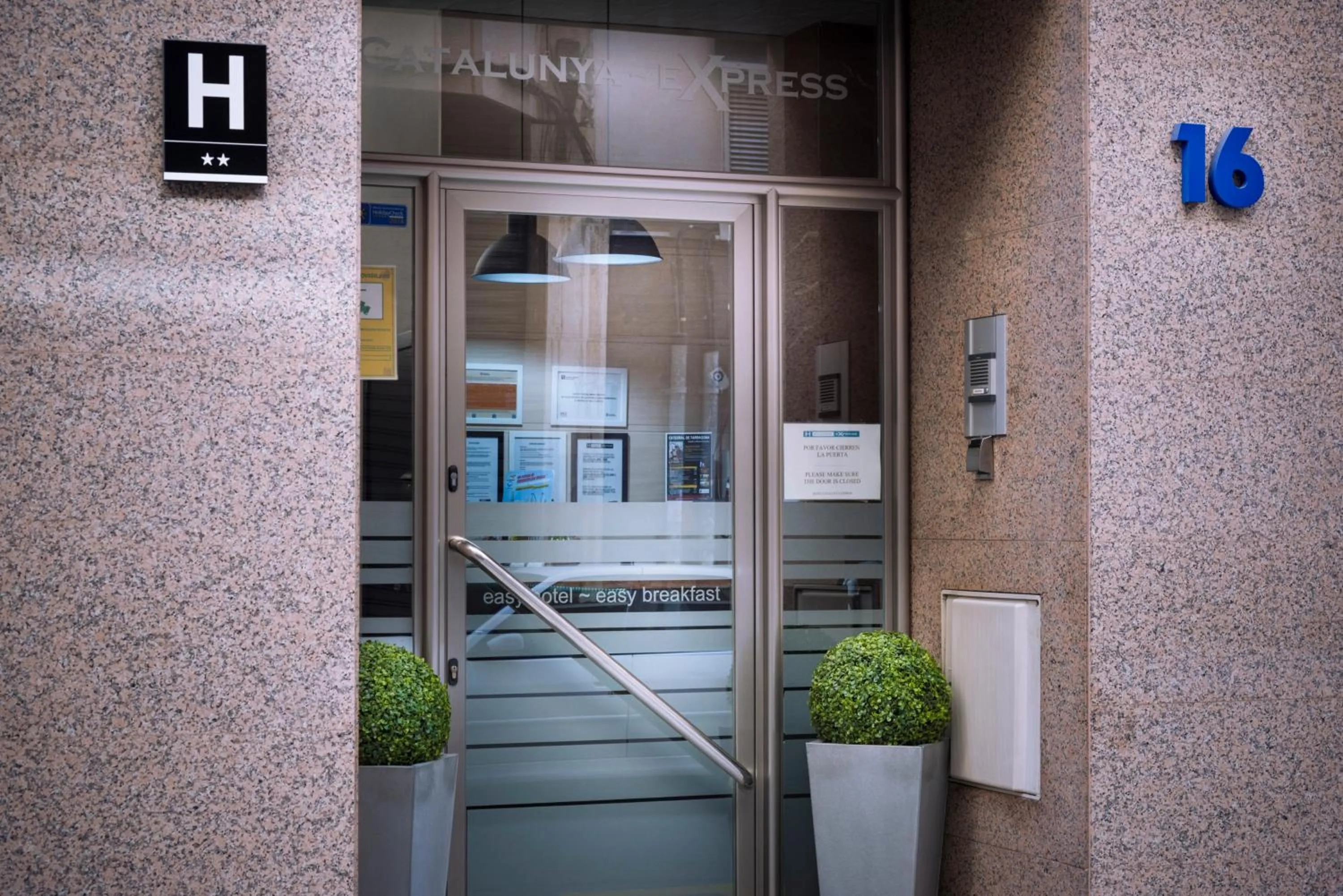 Facade/entrance in Hotel Catalunya Express